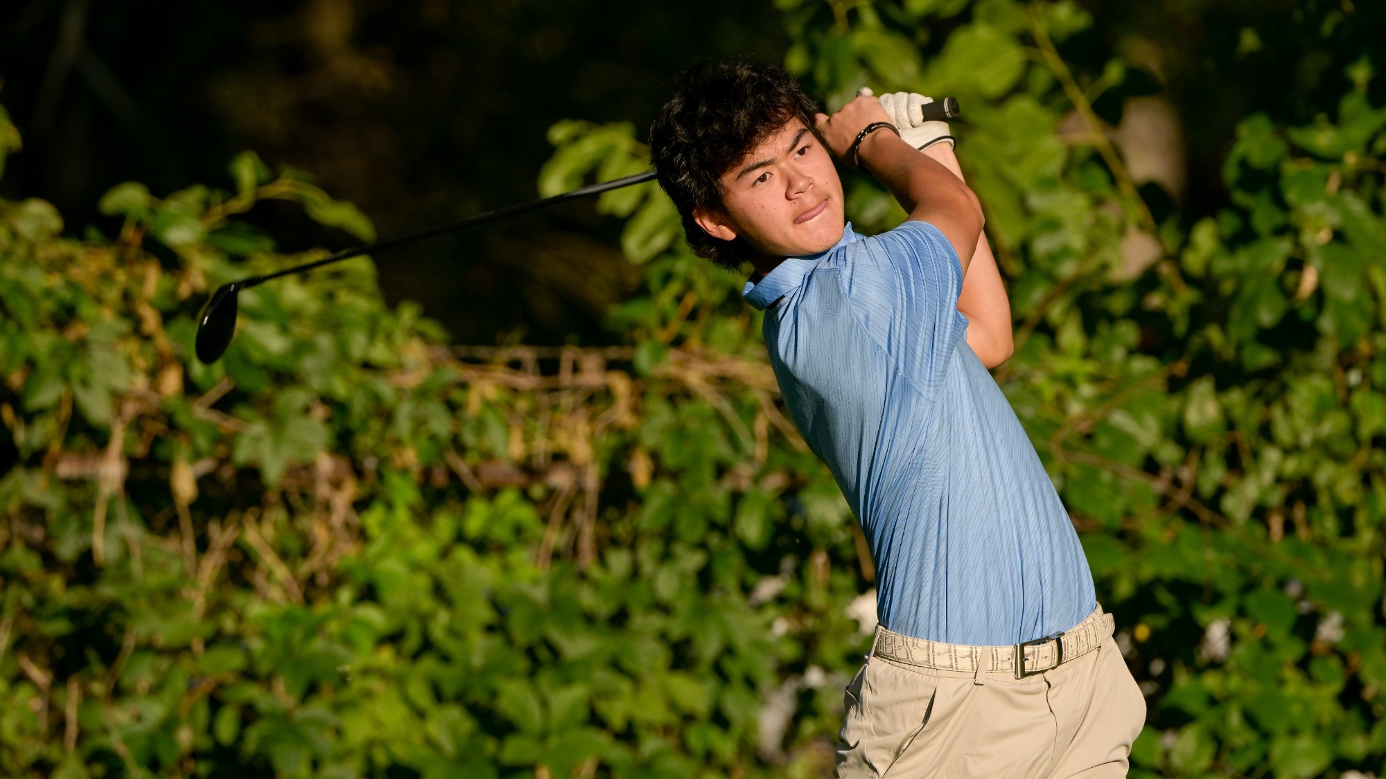 Dillon Che tees off at the Aurora Double Gun