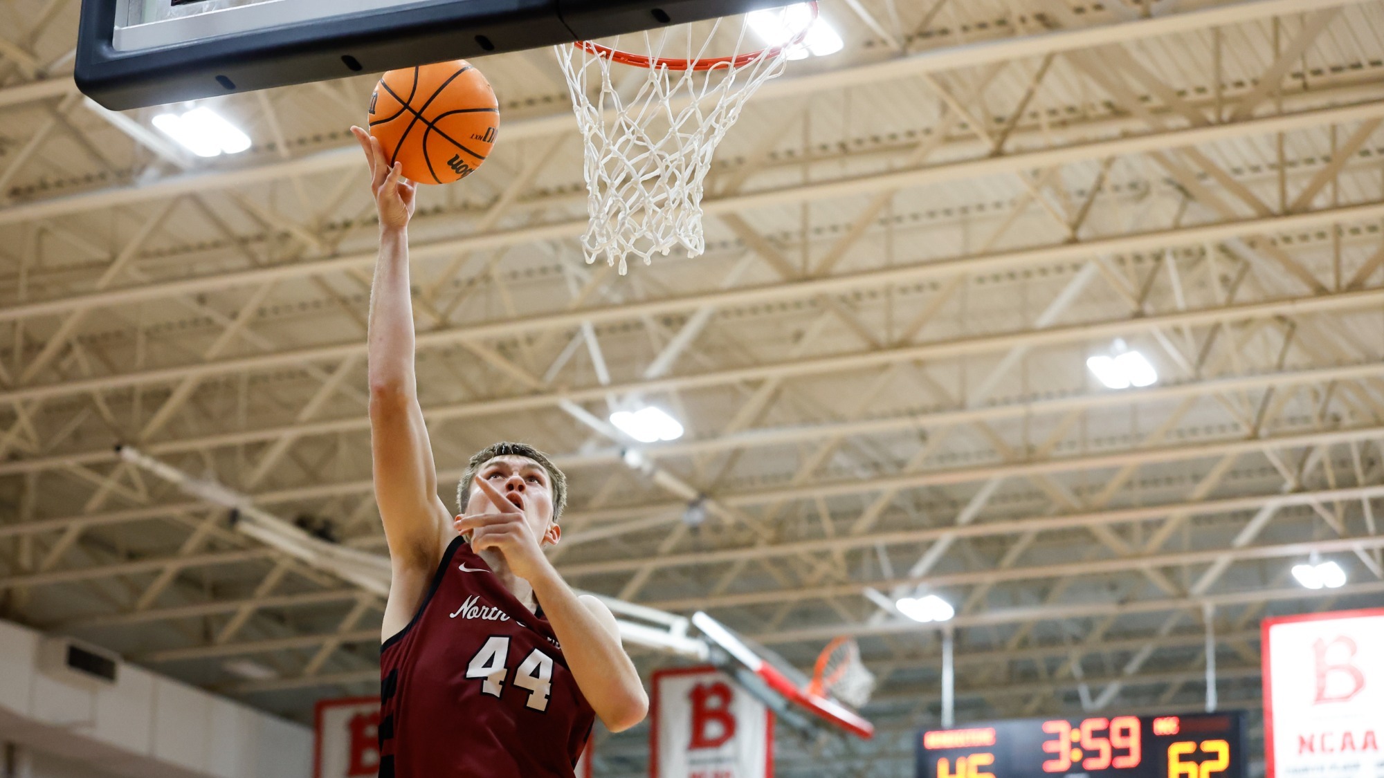 Justin Sveiteris scoring a layup