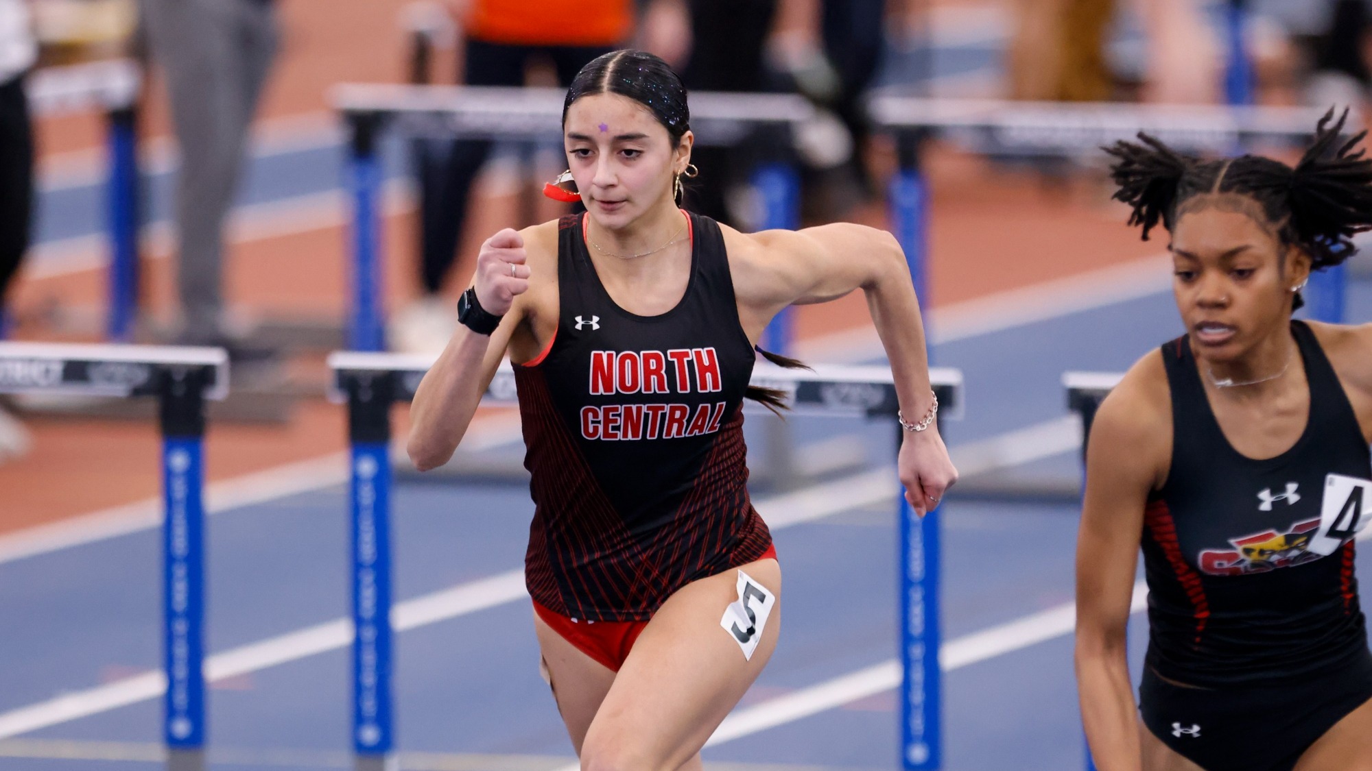 Isabella Valenitn running the 60m hurdles