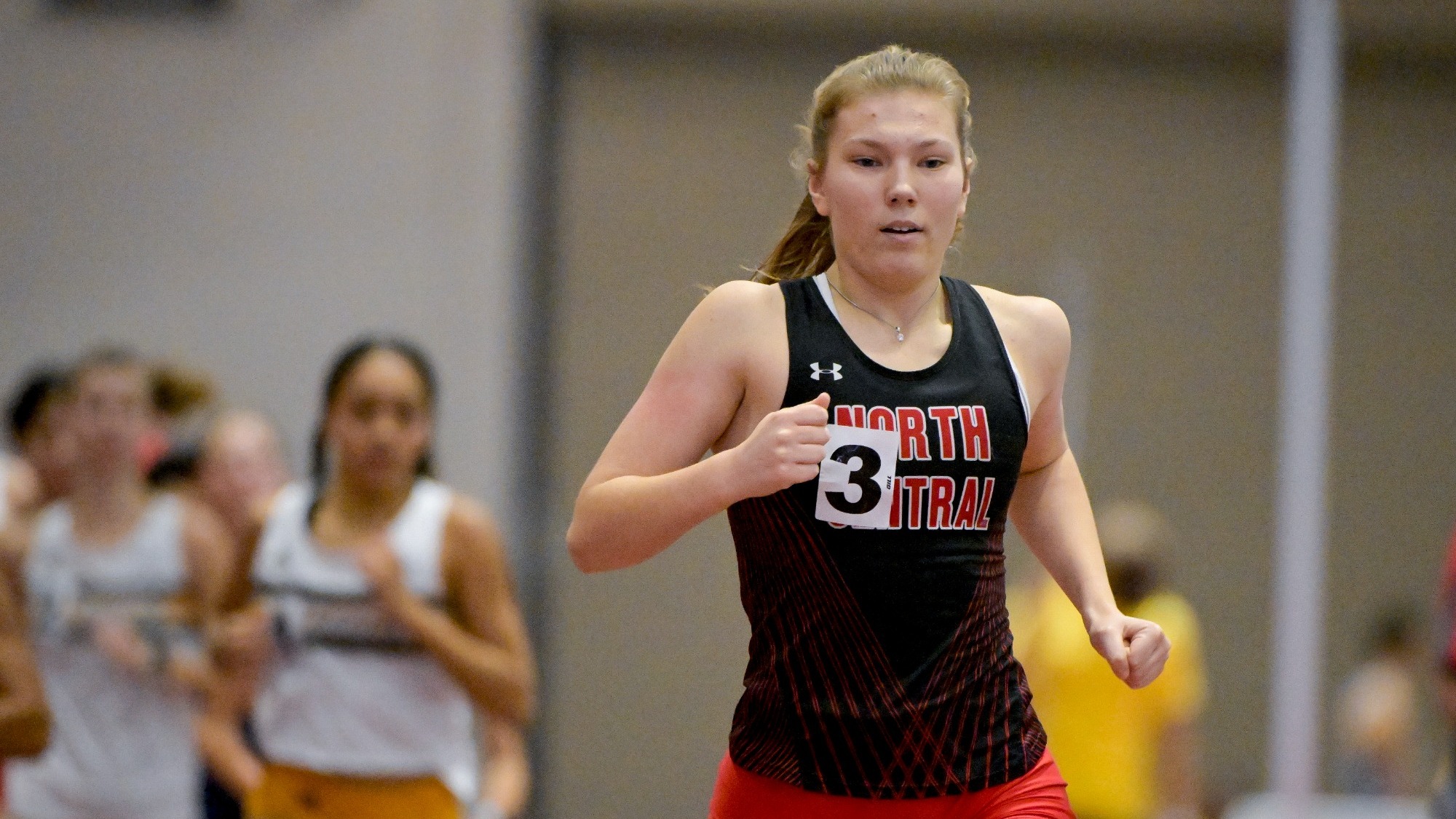 Dylan Moeller wins 800m at Pat Heenan