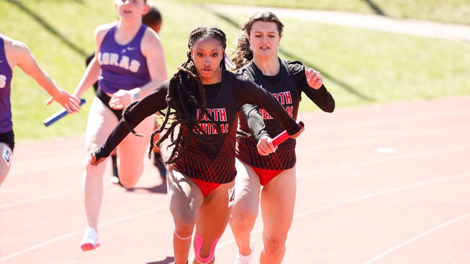 Elianna Keyes final exchange of the 4x100m relay