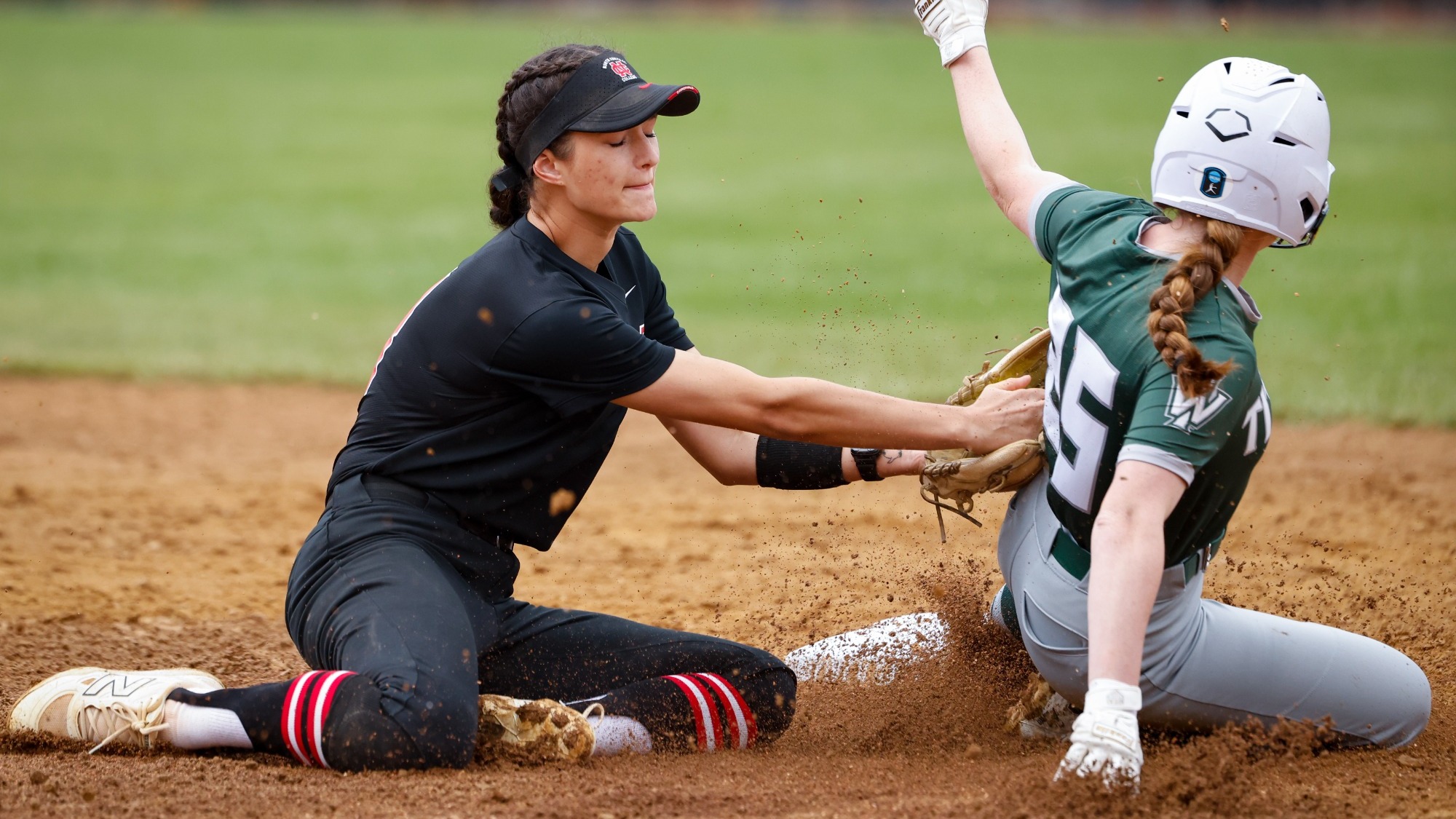 Gwen Shouse applies the tag on a runner