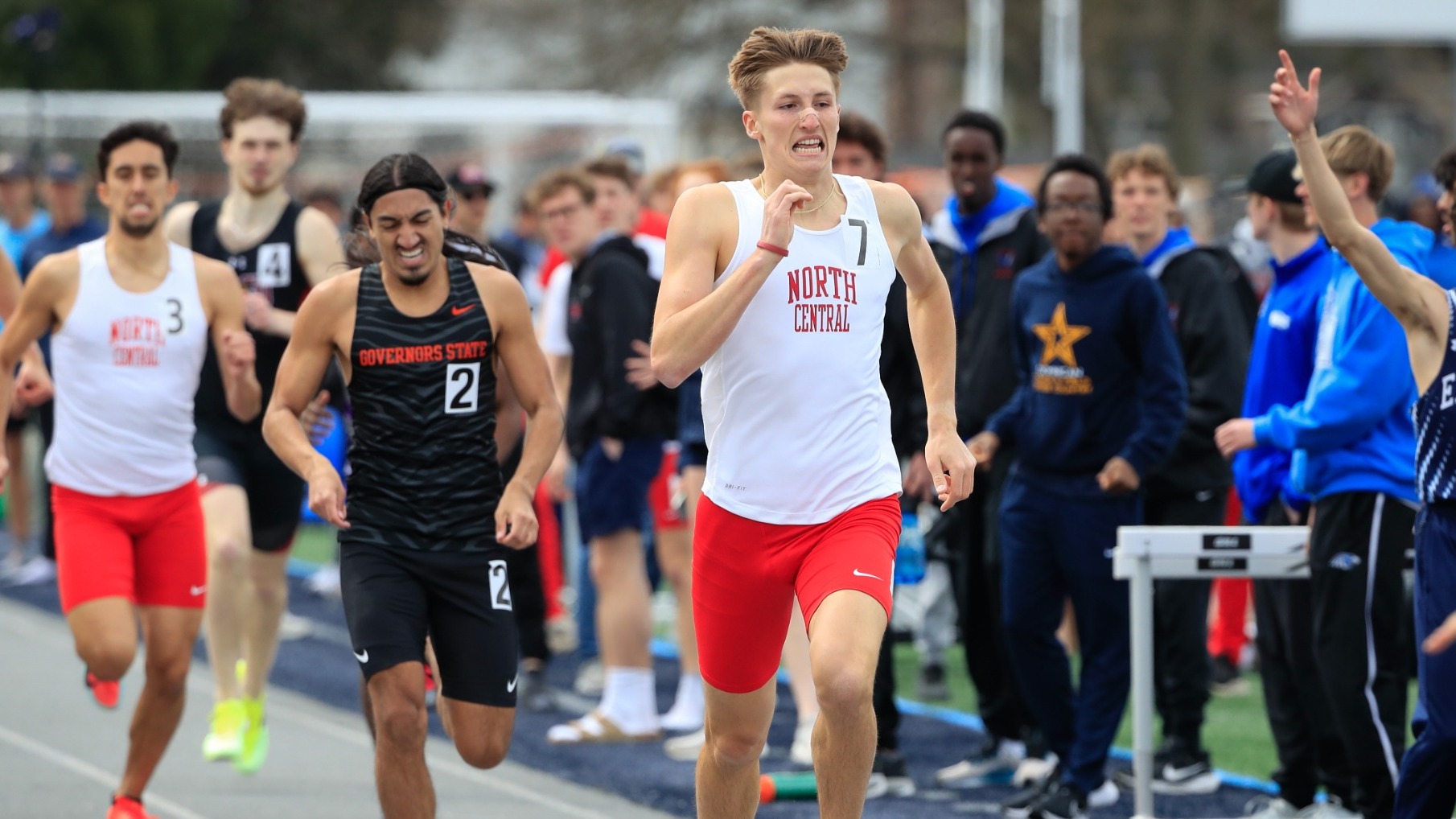 Men's Track races down the homestretch at Chicagoland Outdoor Championships