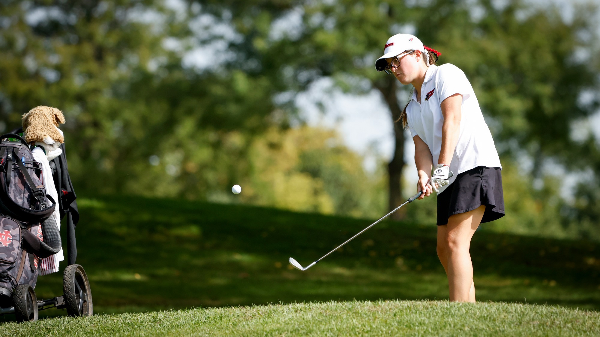 Mallorie Clifton chipping a golf shot at St. Andrews