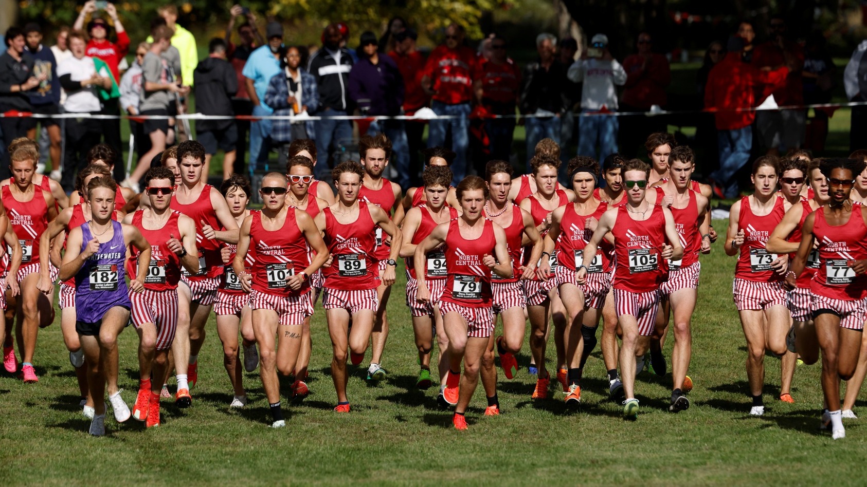 Men's cross country breaks from start line in 2025 season