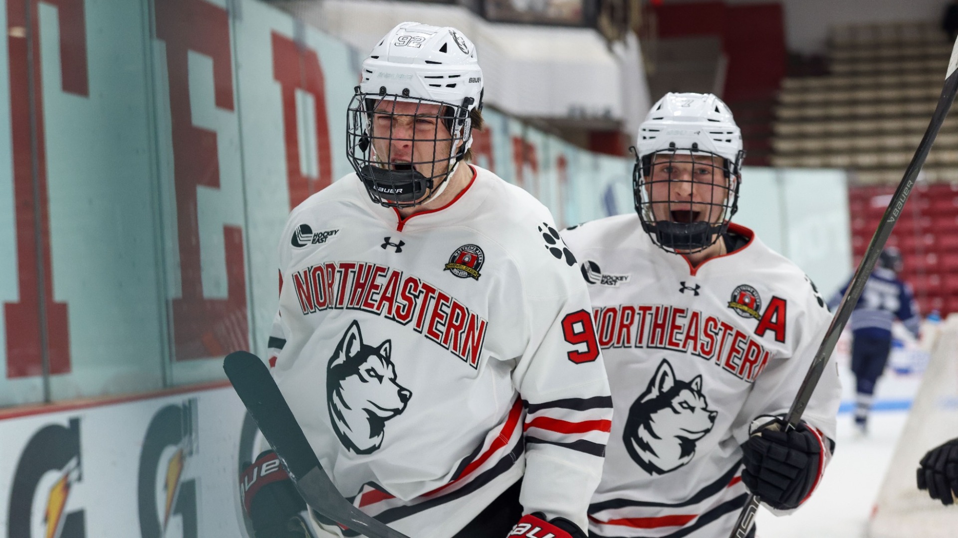 maltais, moore celly_vs UNH