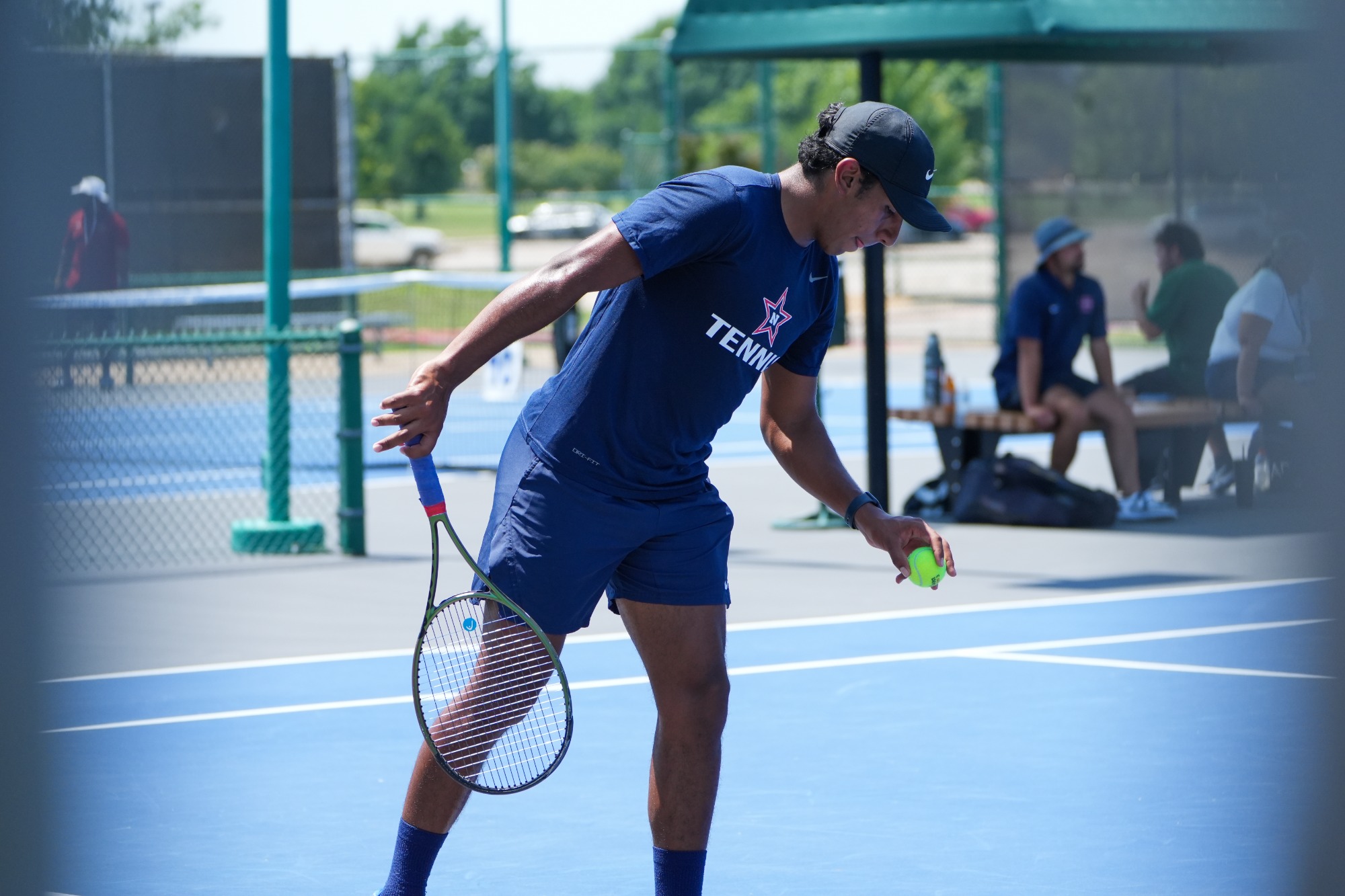 Carlos Diaz prepares to serve on Day 3 of the NJCAA tournament