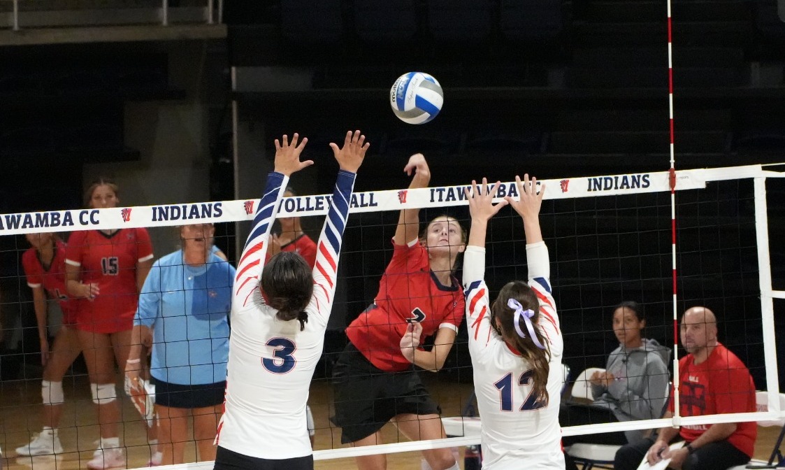 Valerie Hurdle makes an attack against Dyersburg State