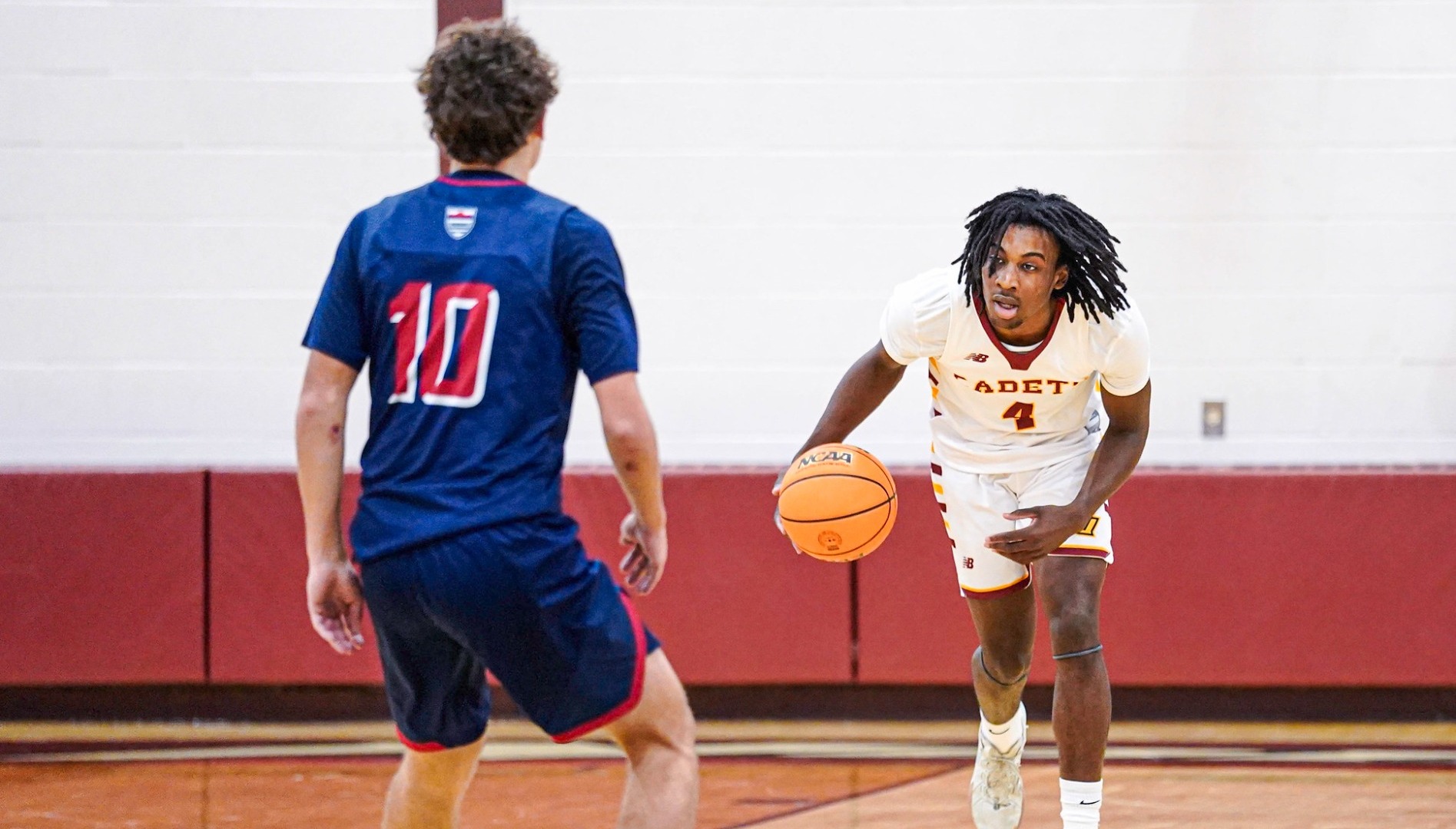 2025-26 MBB - Hutchinson action