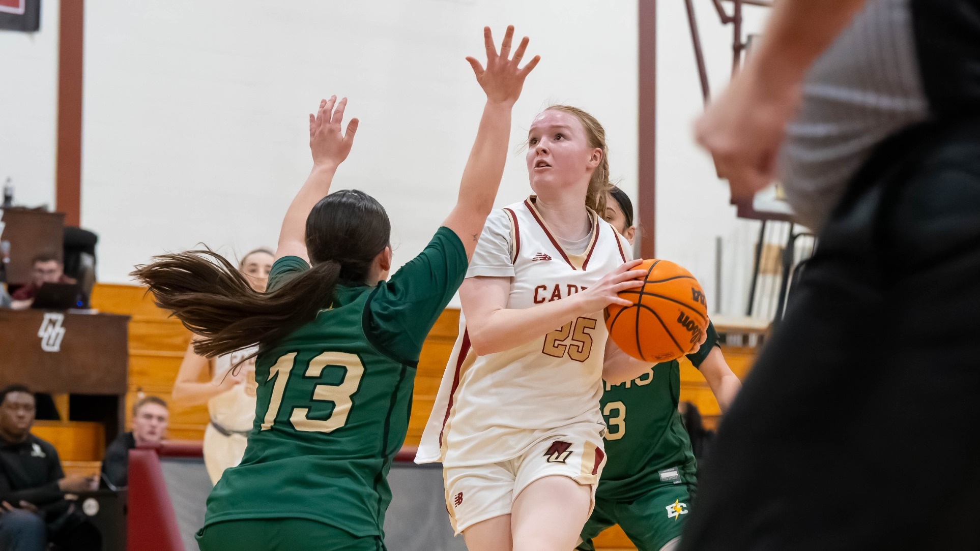 2025-26 WBB - Laster action