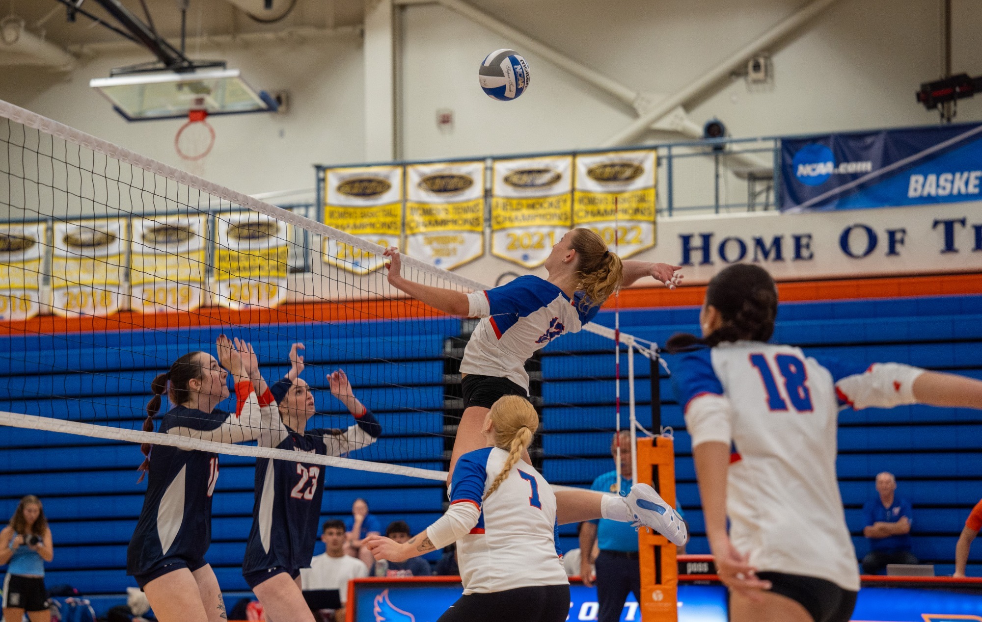 Lola Konopa vs WestConn - Women's Volleyball