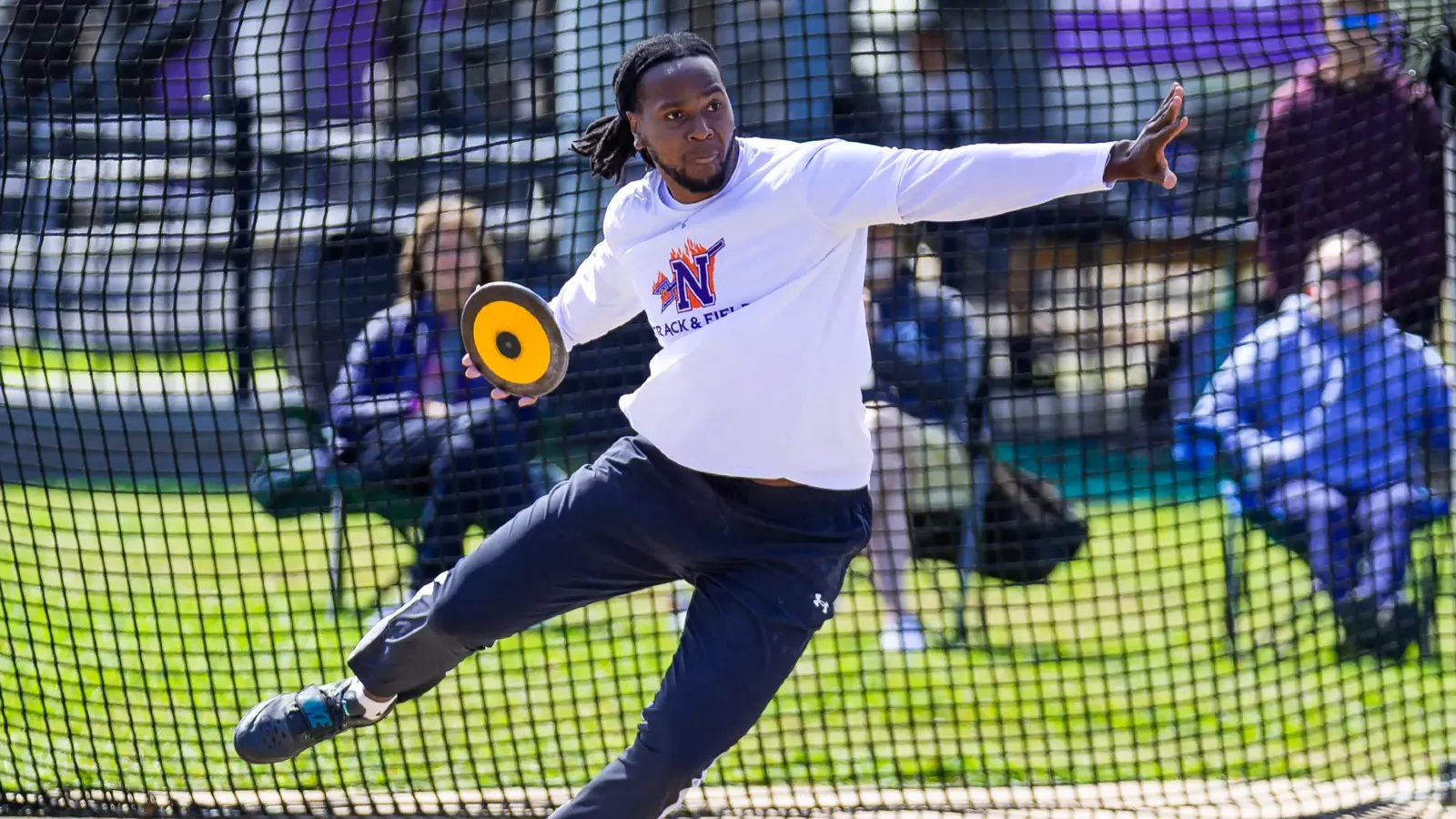 Tarajh Hudson in the discus throw