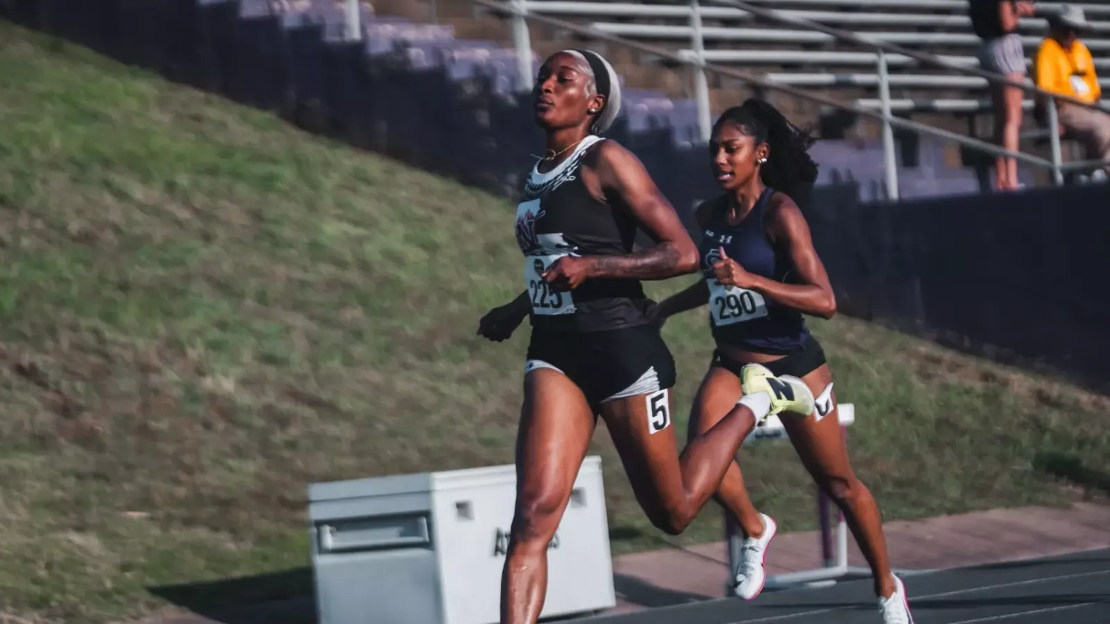 Rushana Dwyer in the 200 meter prelims