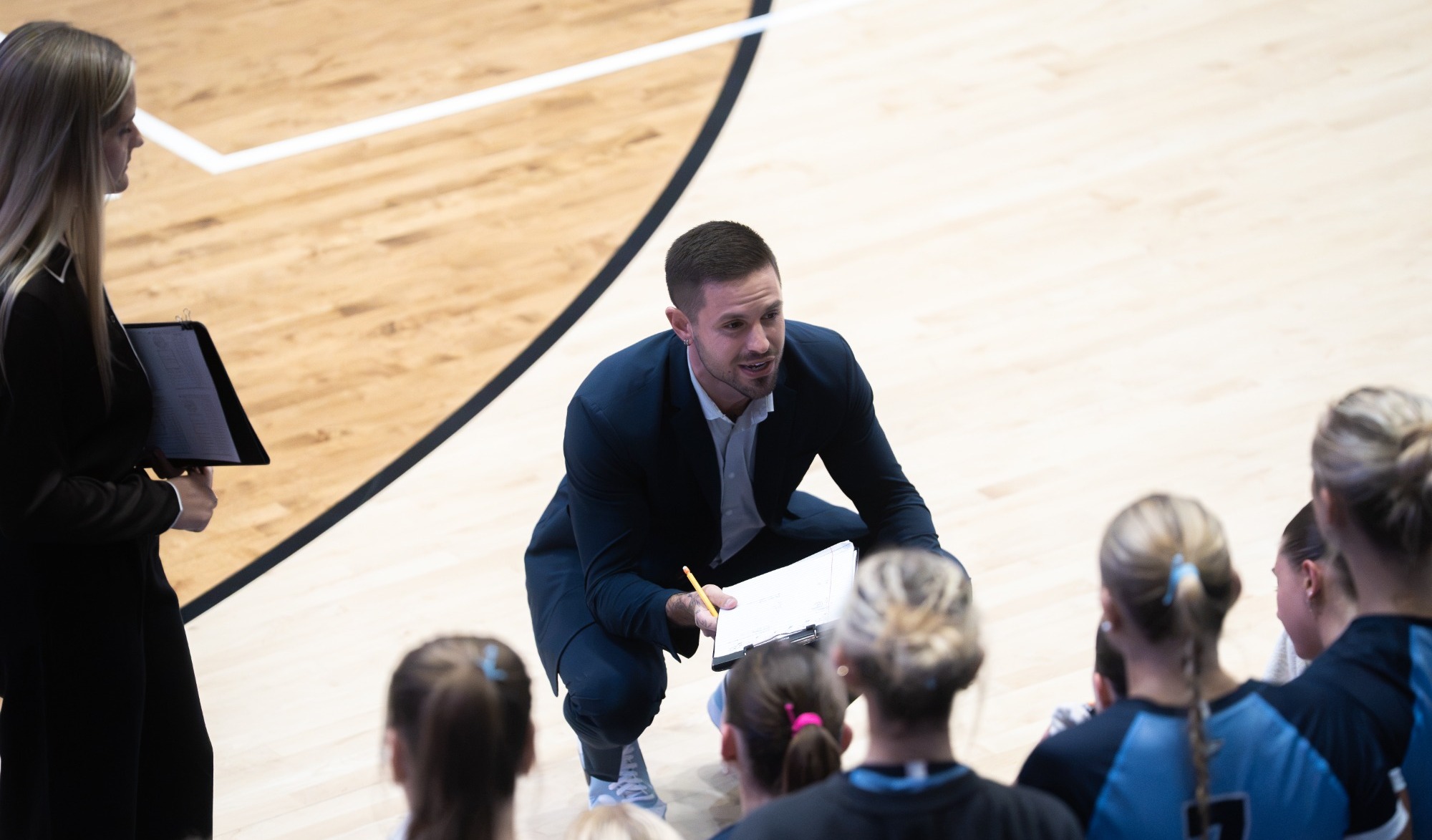 Geer Talks to Bench