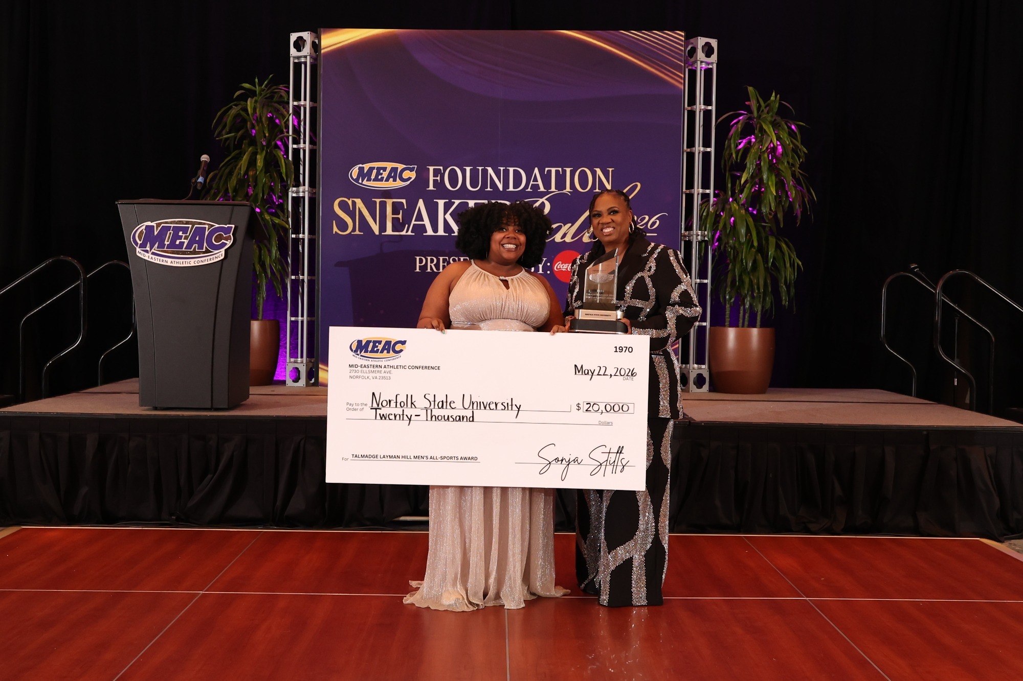 Khrystin Accepts the Talmadge Hillman Award