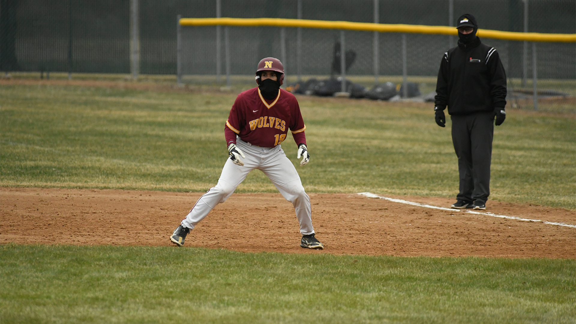 Danny Sanchez leads off of first against Vikings