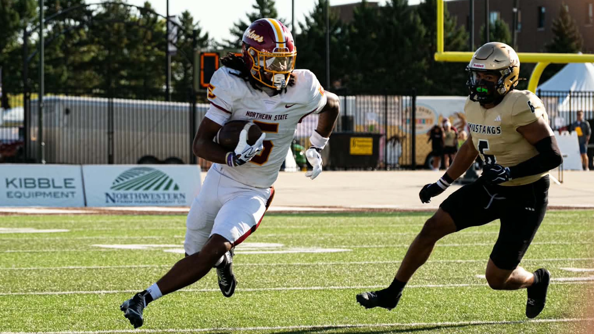 Jessie Campbell running downfield passed the SMSU defender