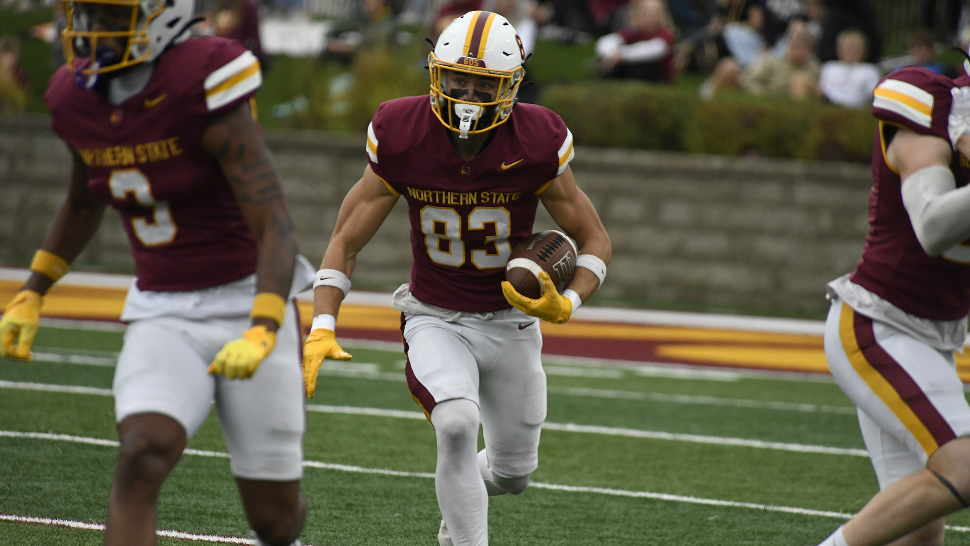 Cooper Eisenbeisz returns to opening kickoff for a touchdown