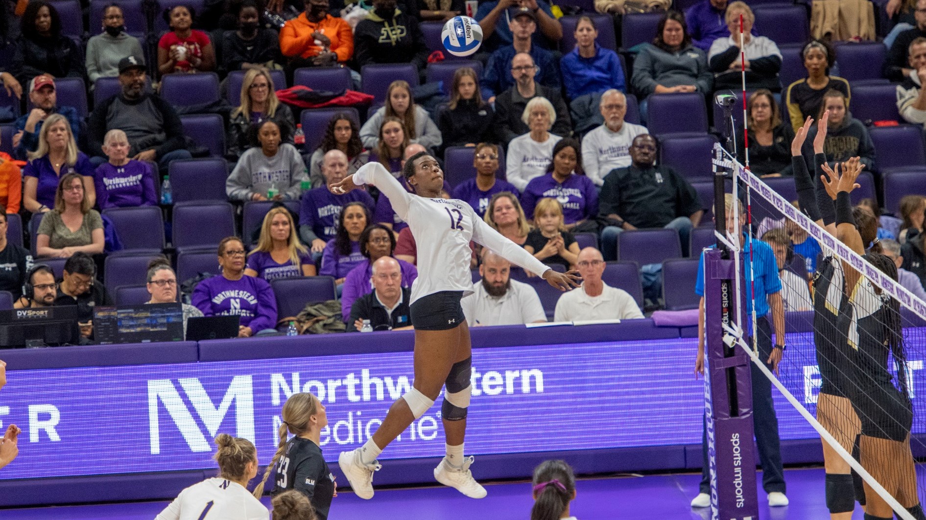 Temi Thomas-Ailara - 2022 - Women's Volleyball - Northwestern University Athletics