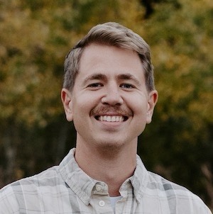 Taylor Lindahl Headshot