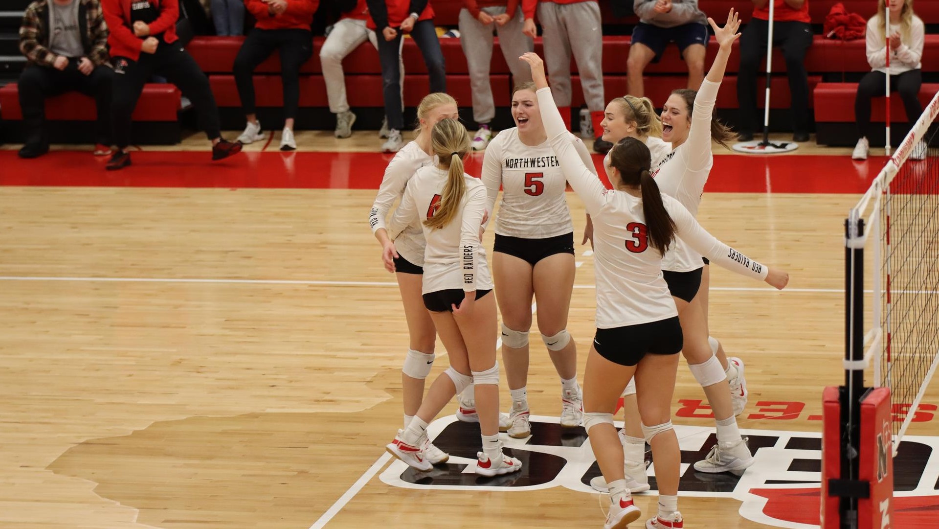 Volleyball Breezes Past IU Kokomo in Opening Round Northwestern