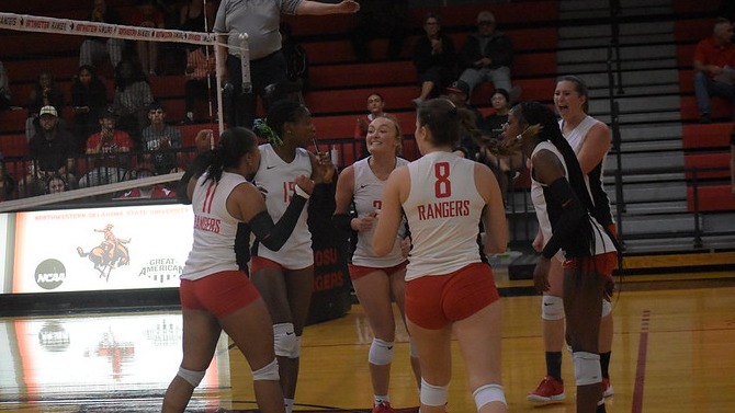 Volleyball players huddled up