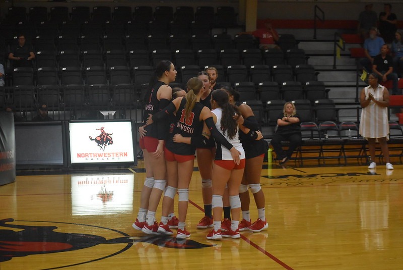 Volleyball players huddled up