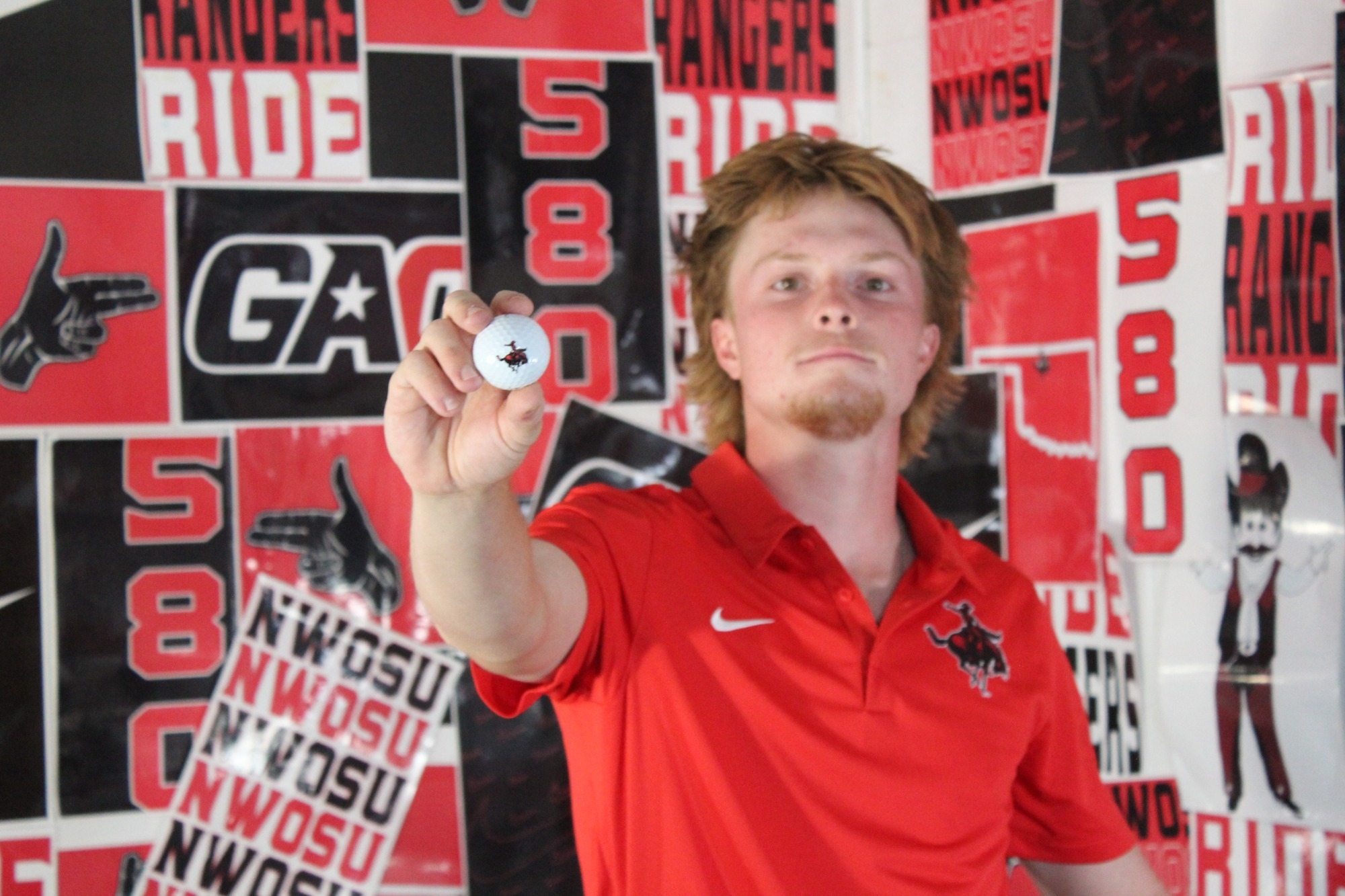 Matti Zerwin holds a golf ball