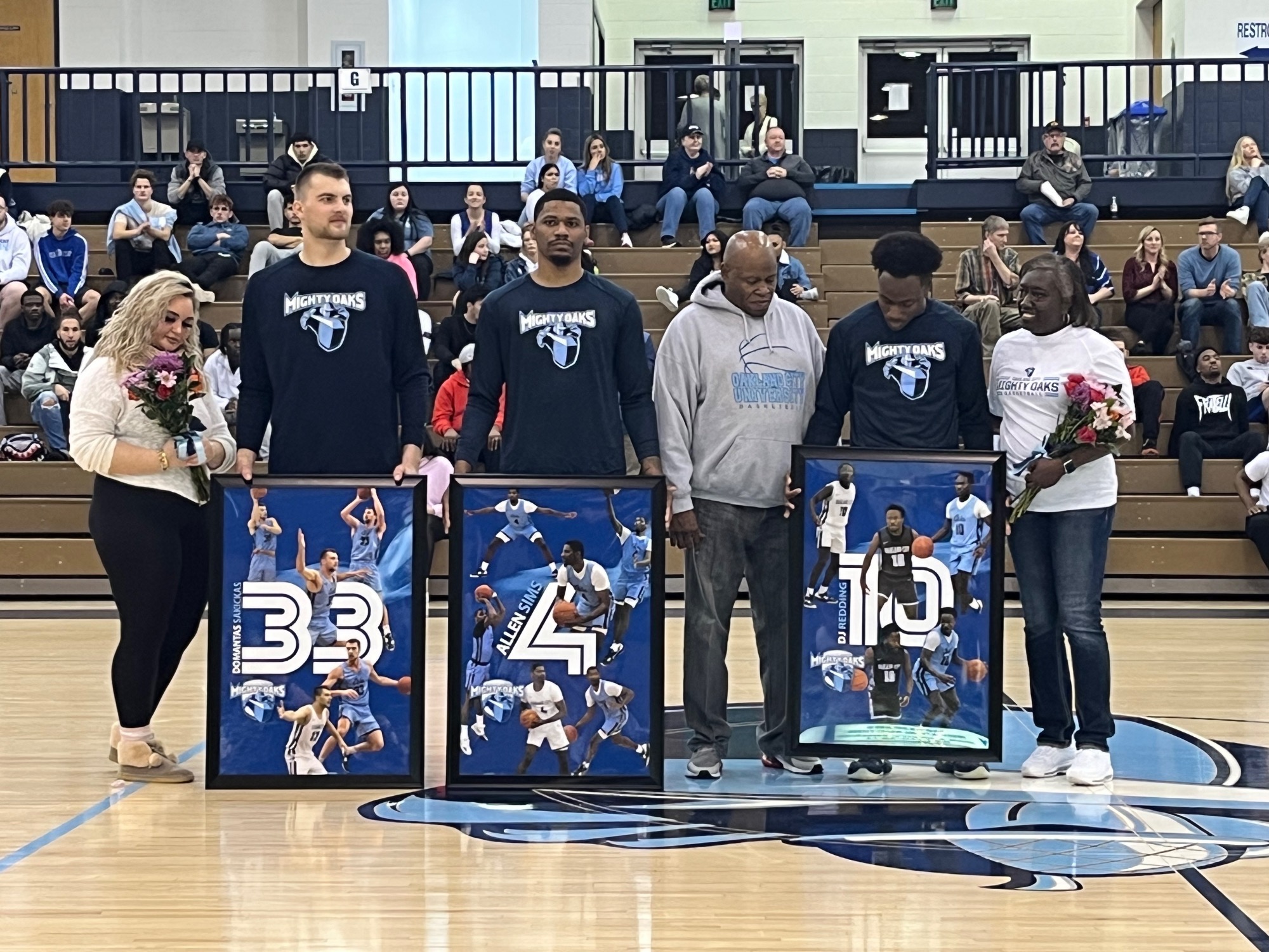 Redding Sakickas And Sims Honored On Senior Day Mighty Oaks Come Up 