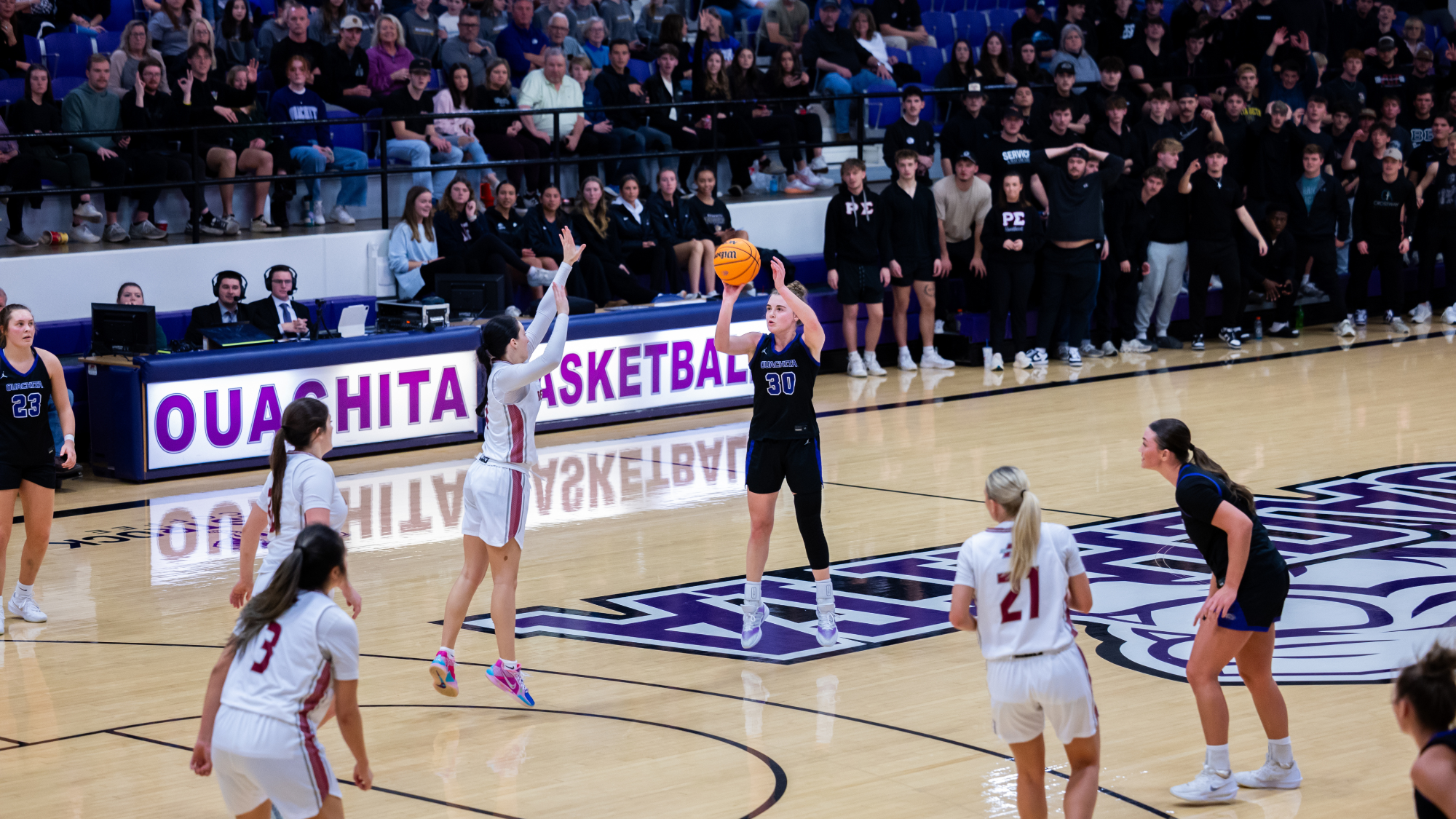Heidi Robinson shoots three vs HSU 2026