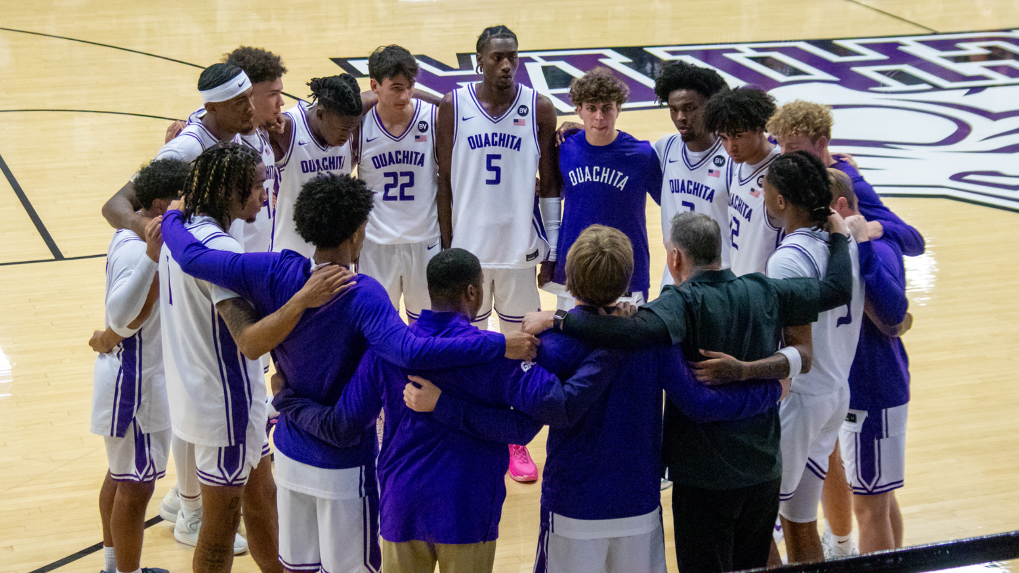 MBB huddle vs ECU 2025-26