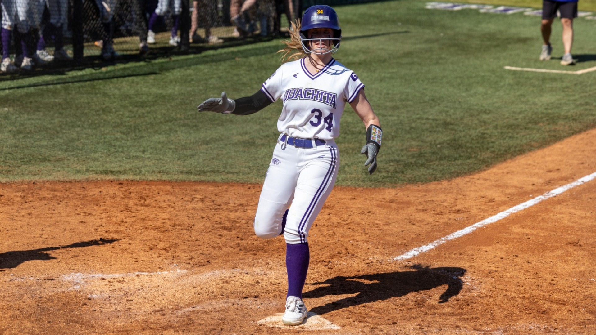 Emily Reed scores run vs Harding
