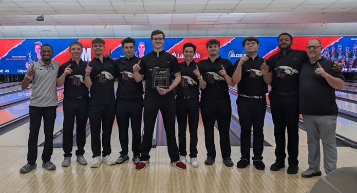 Men's Bowling wins 2025 Sectionals