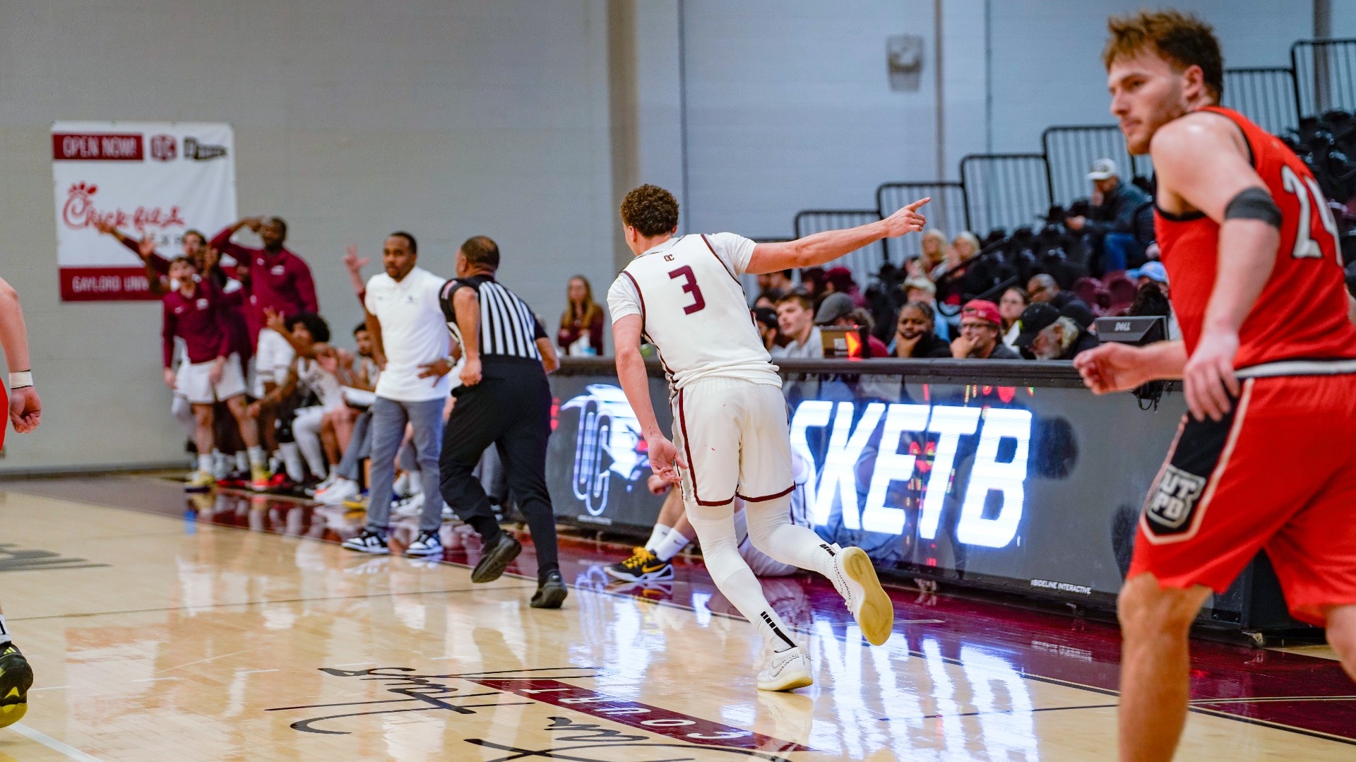 Gibson running back after made three