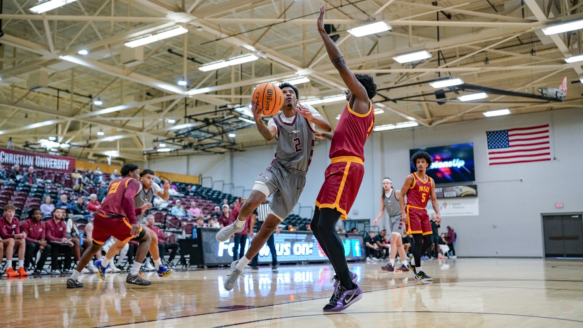 Bailey driving the hole