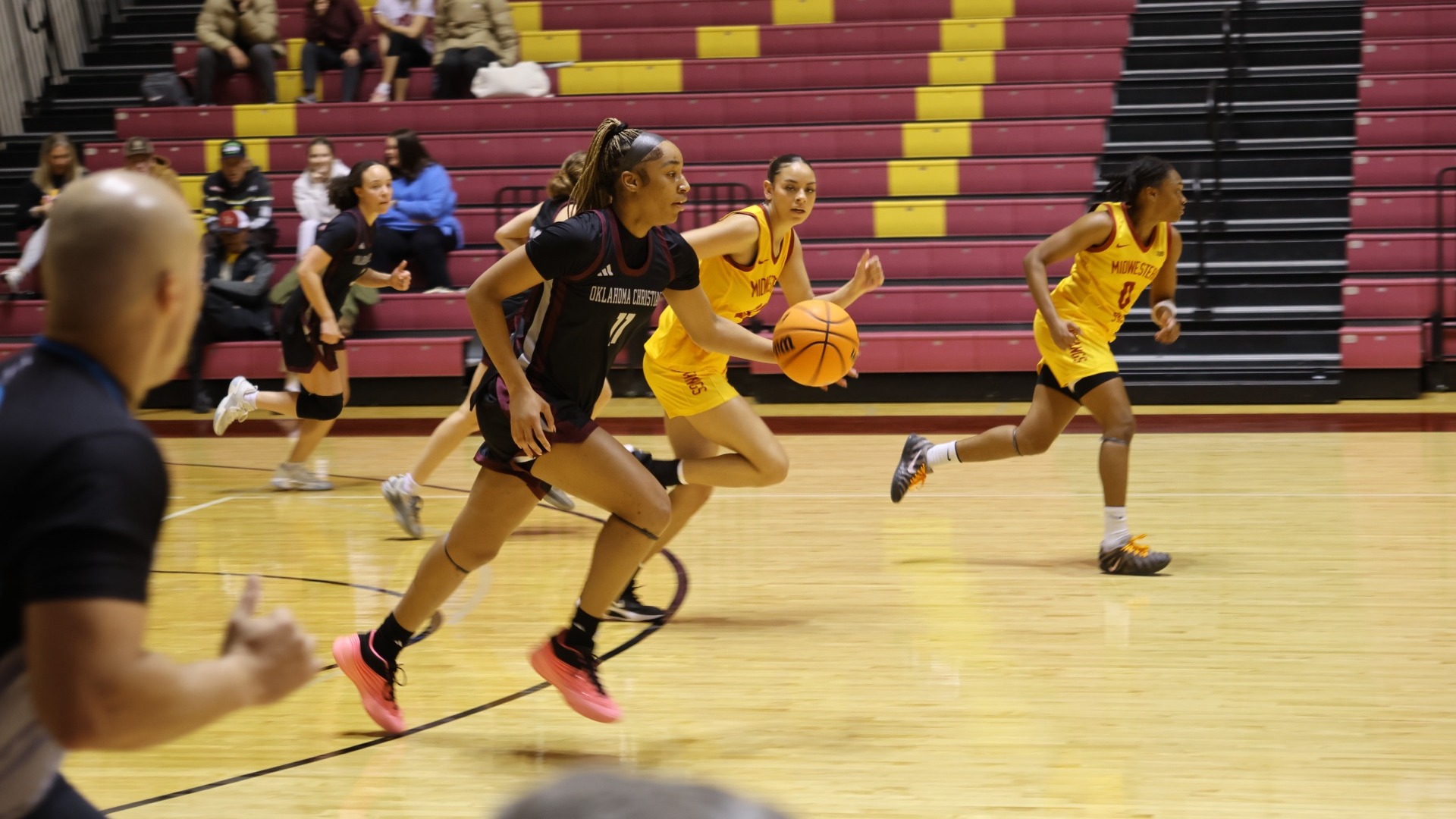 Taylor Jackson running the floor vs. Midwestern St.