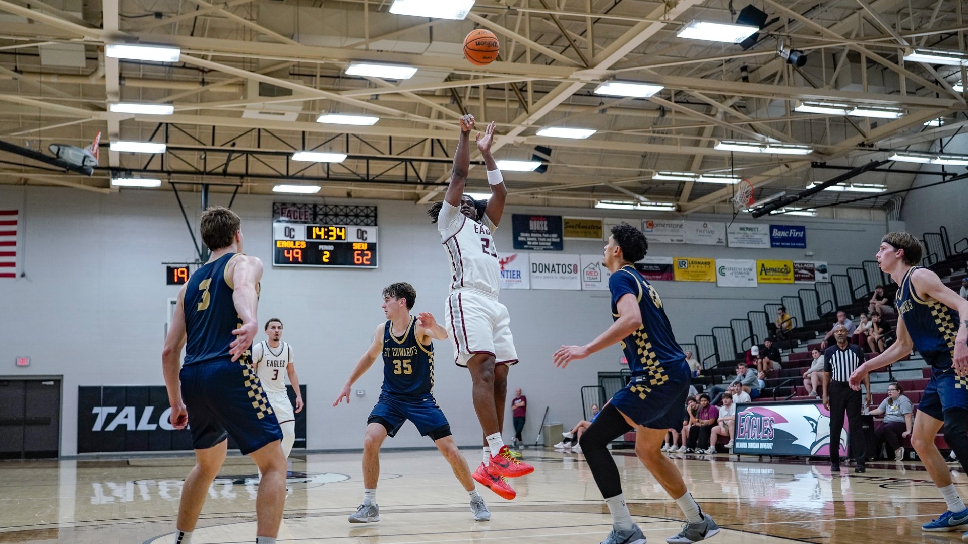 Clark's 32-point night