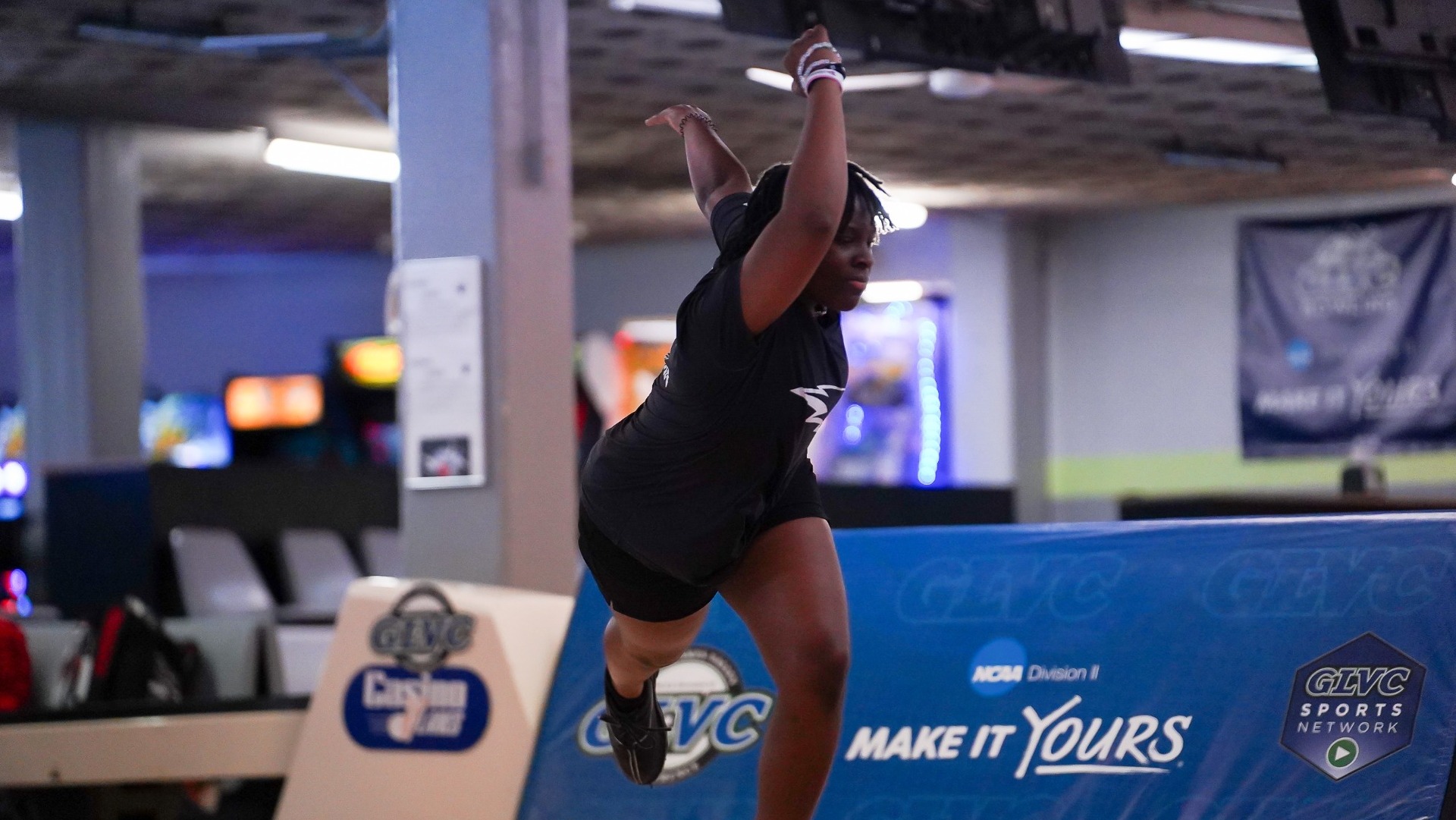 Z. Davis bowling at GLVC Championships