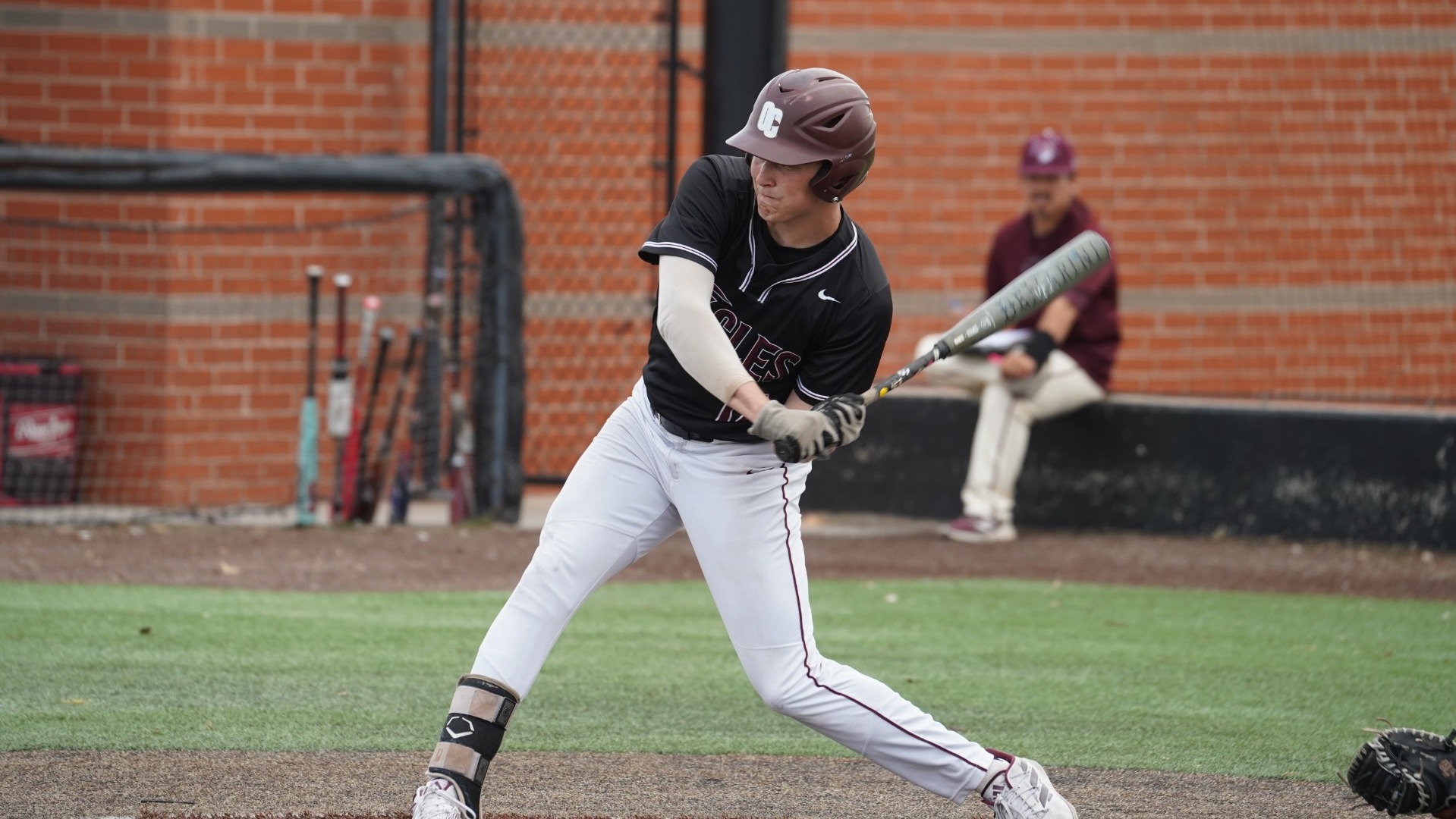 Migl swinging at pitch