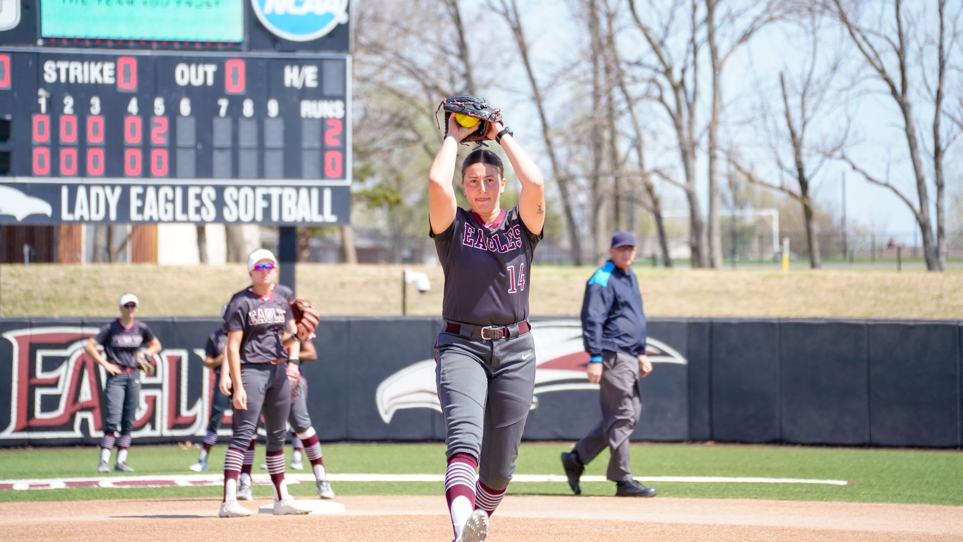 Resendiz warm-up pitches