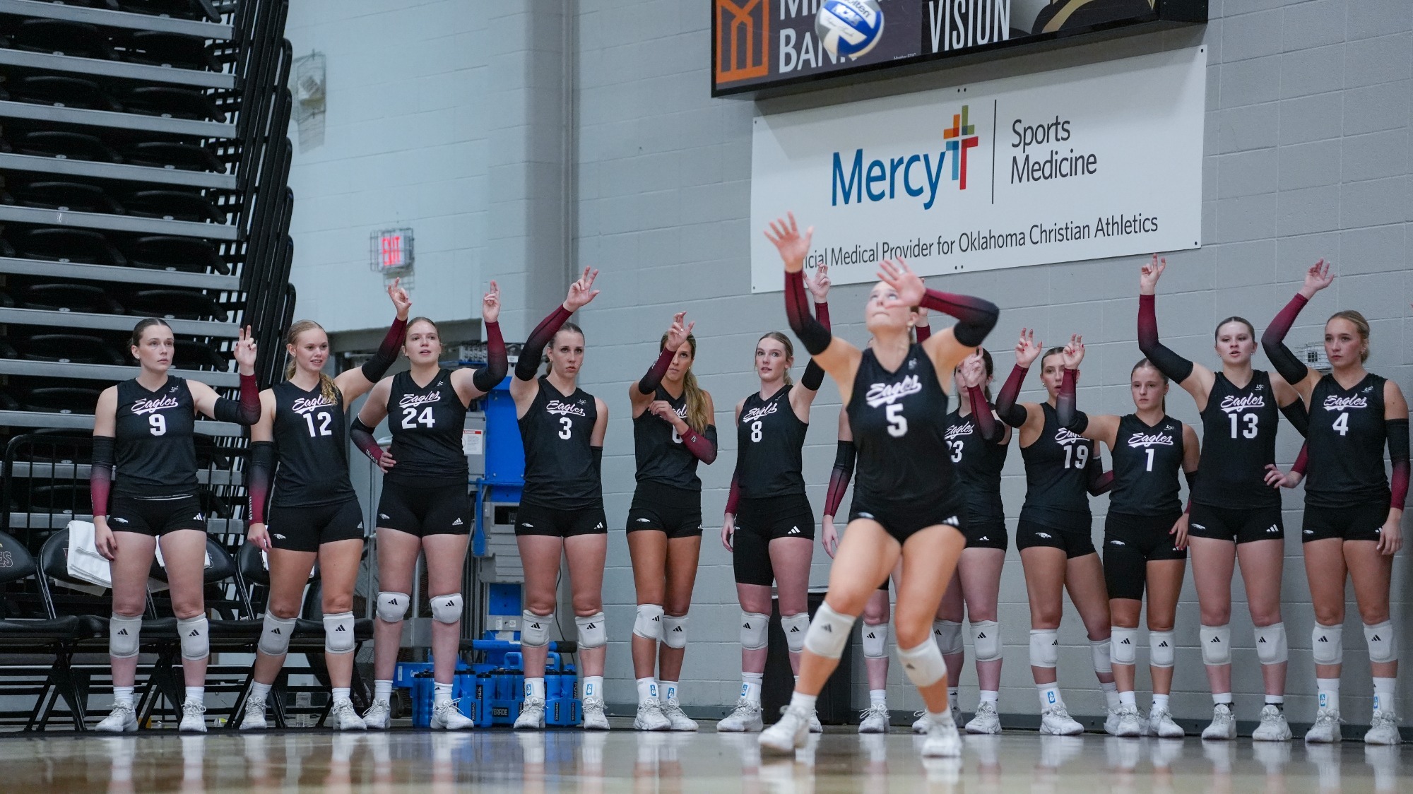 BenBench Holds Talons Up During a Serve Against UT Dallasch Holds Talons Up During a Serve Against UT Dallas