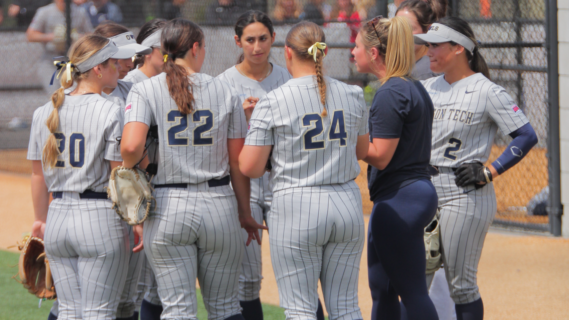 Oregon Tech Softball Huddling