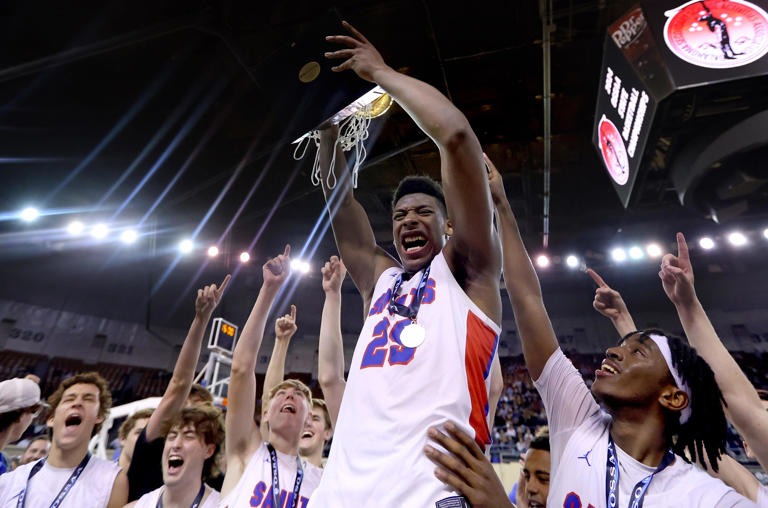Picture of uke grey holding the State championship trophey