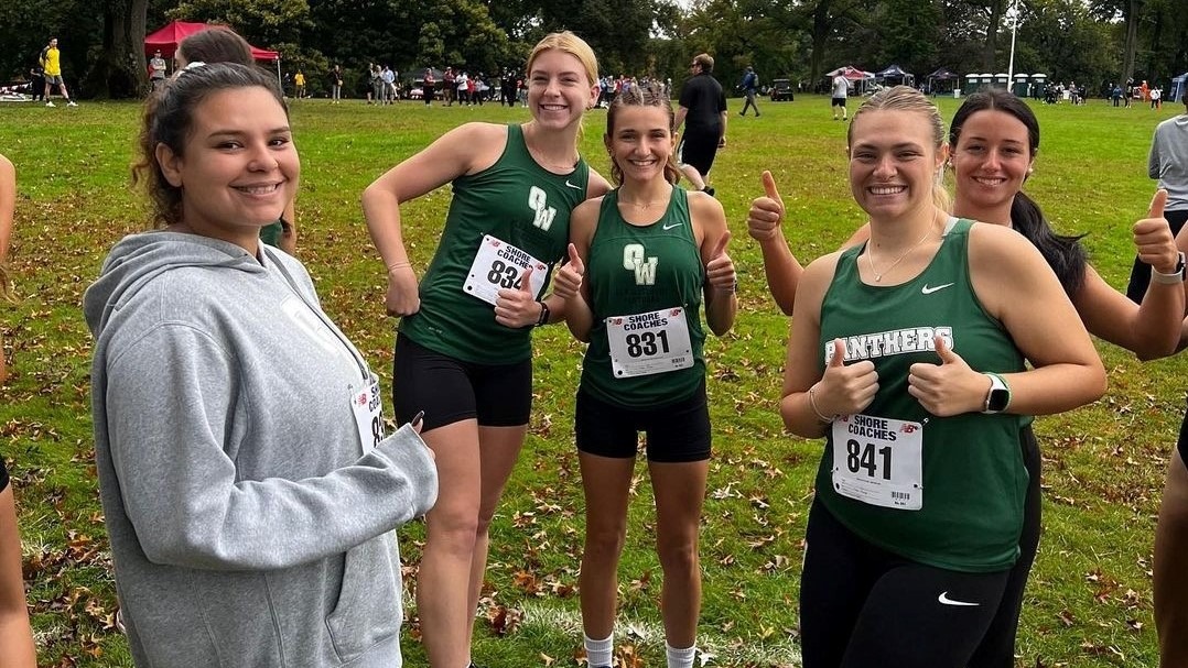 OW runners pose as team