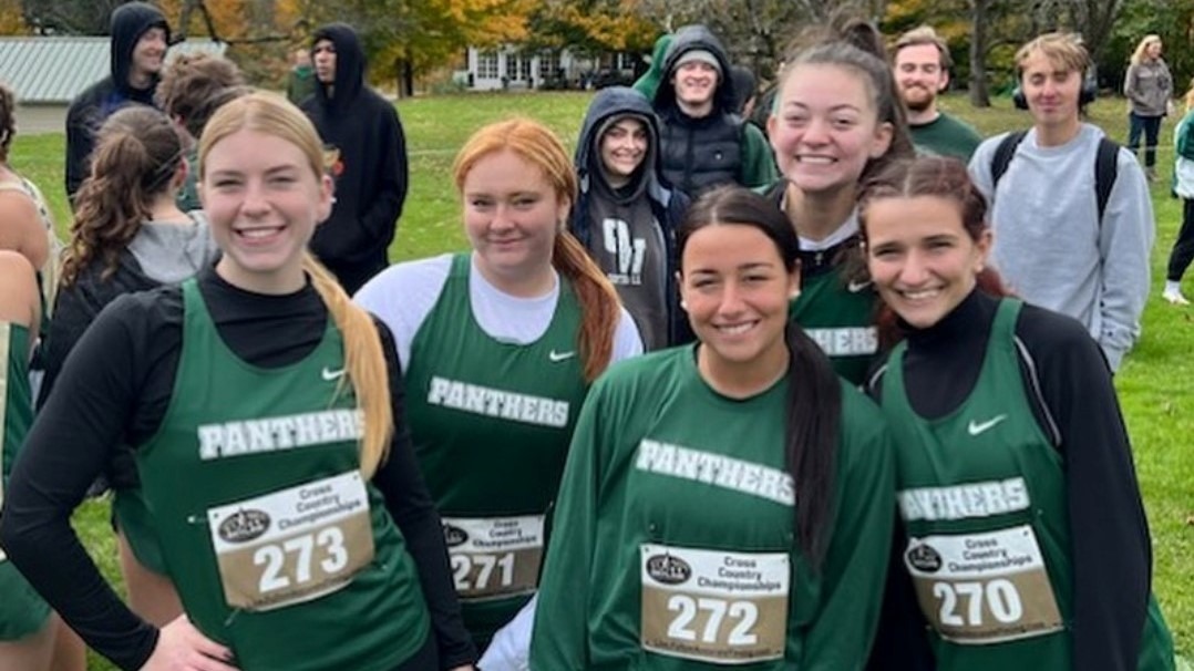 Five OW  runners pose before the race starts