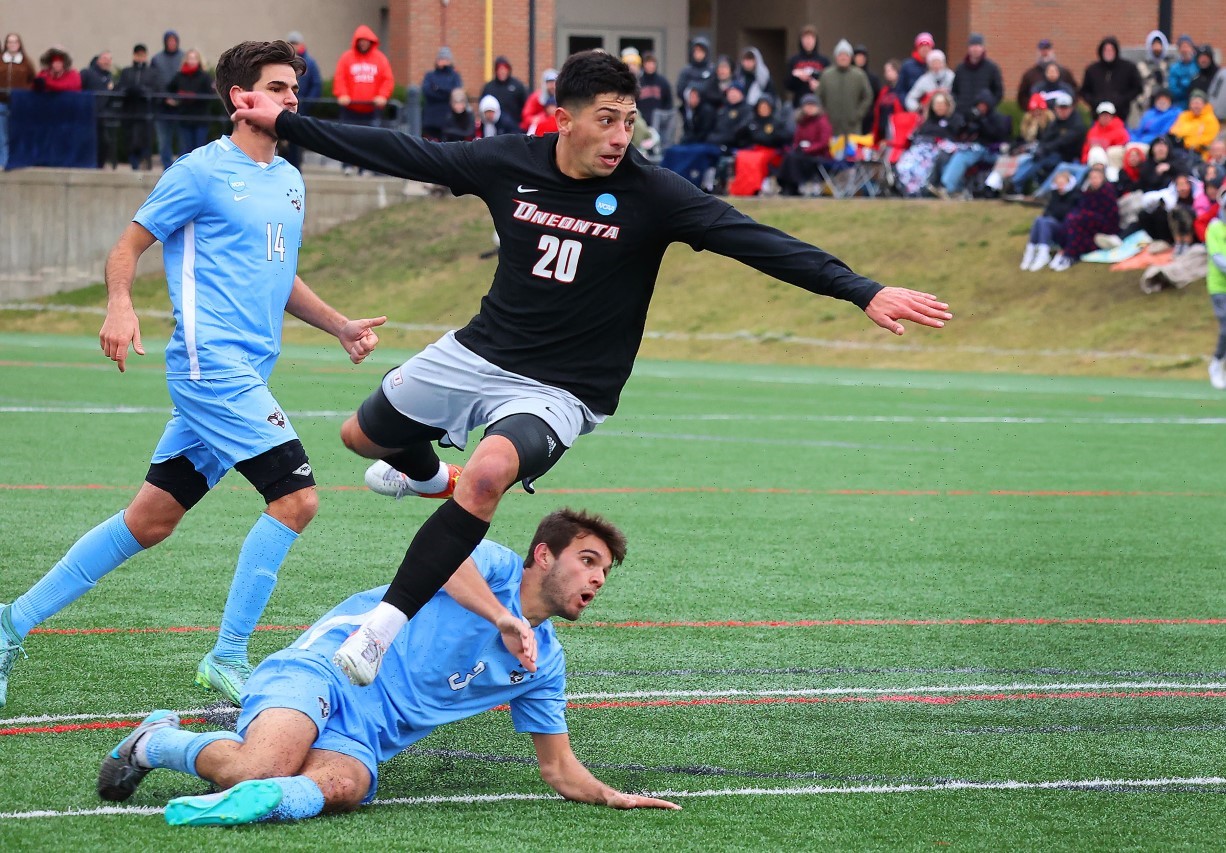 Men's Soccer Fly Past Tufts into the Sweet Sixteen SUNY Oneonta Athletics