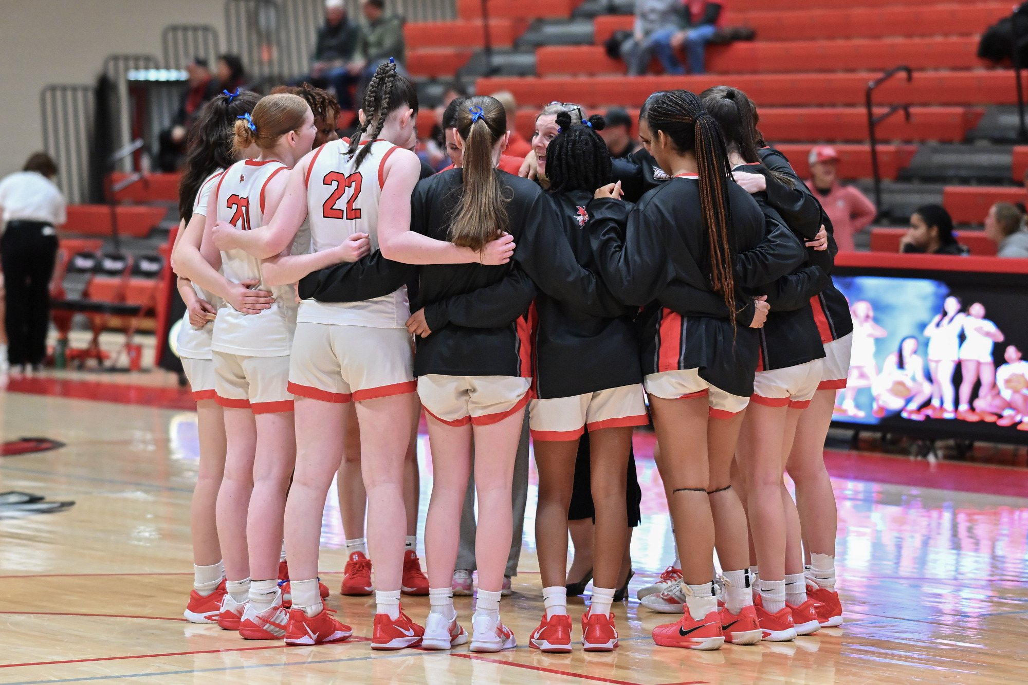 WBB 2526 Team Huddle