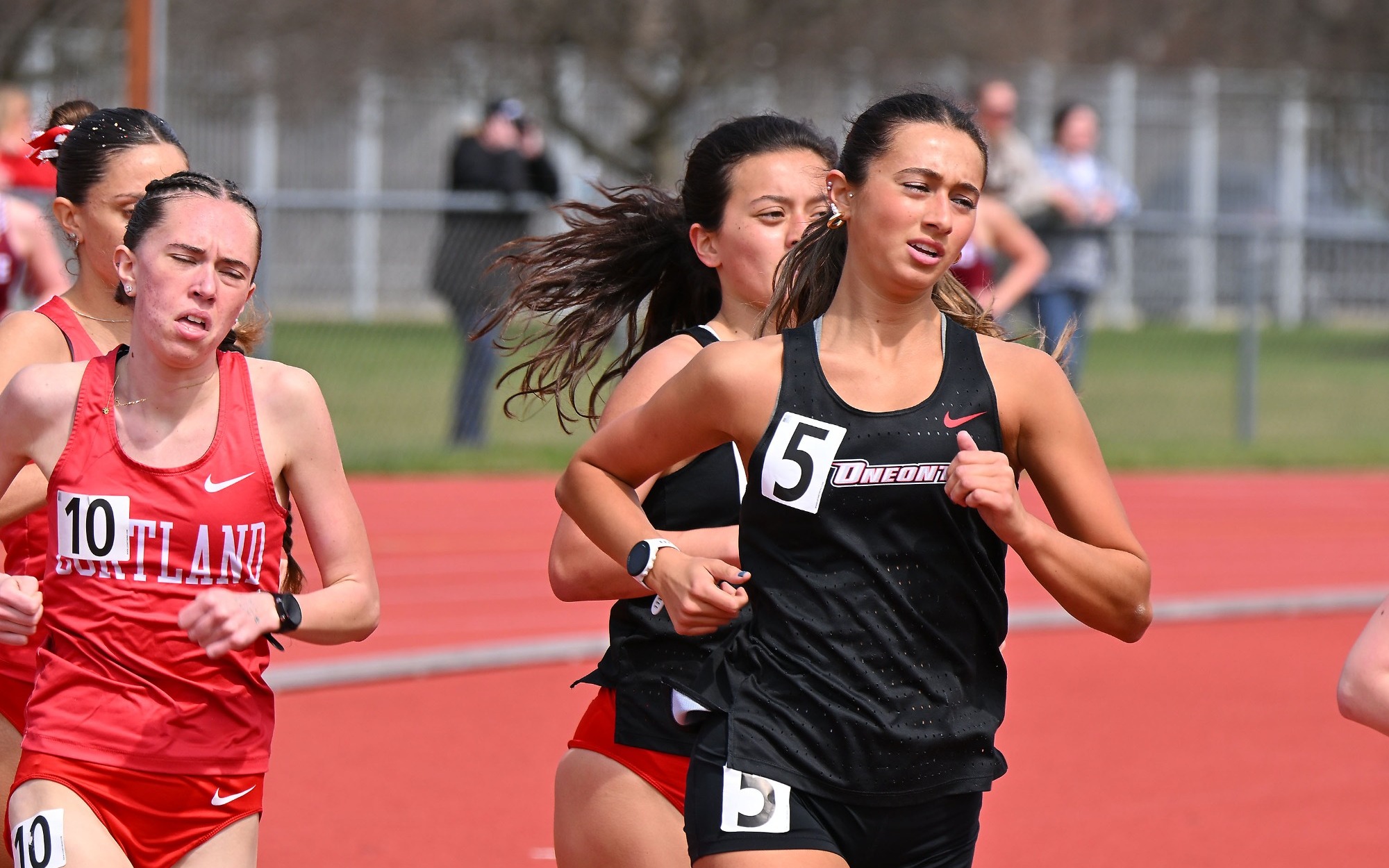 Jill Cinquina running the 1,500 meter race