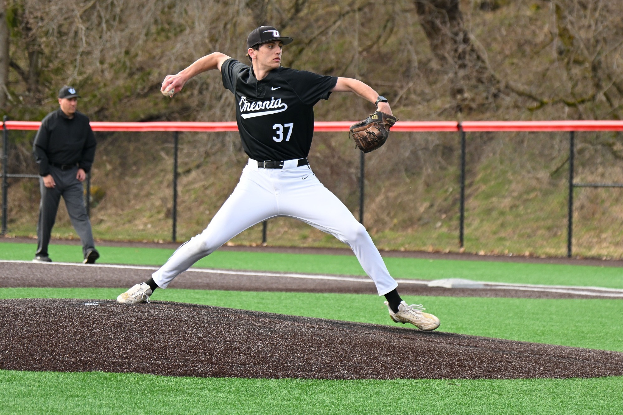 Andrew Dillon throwing a pitch