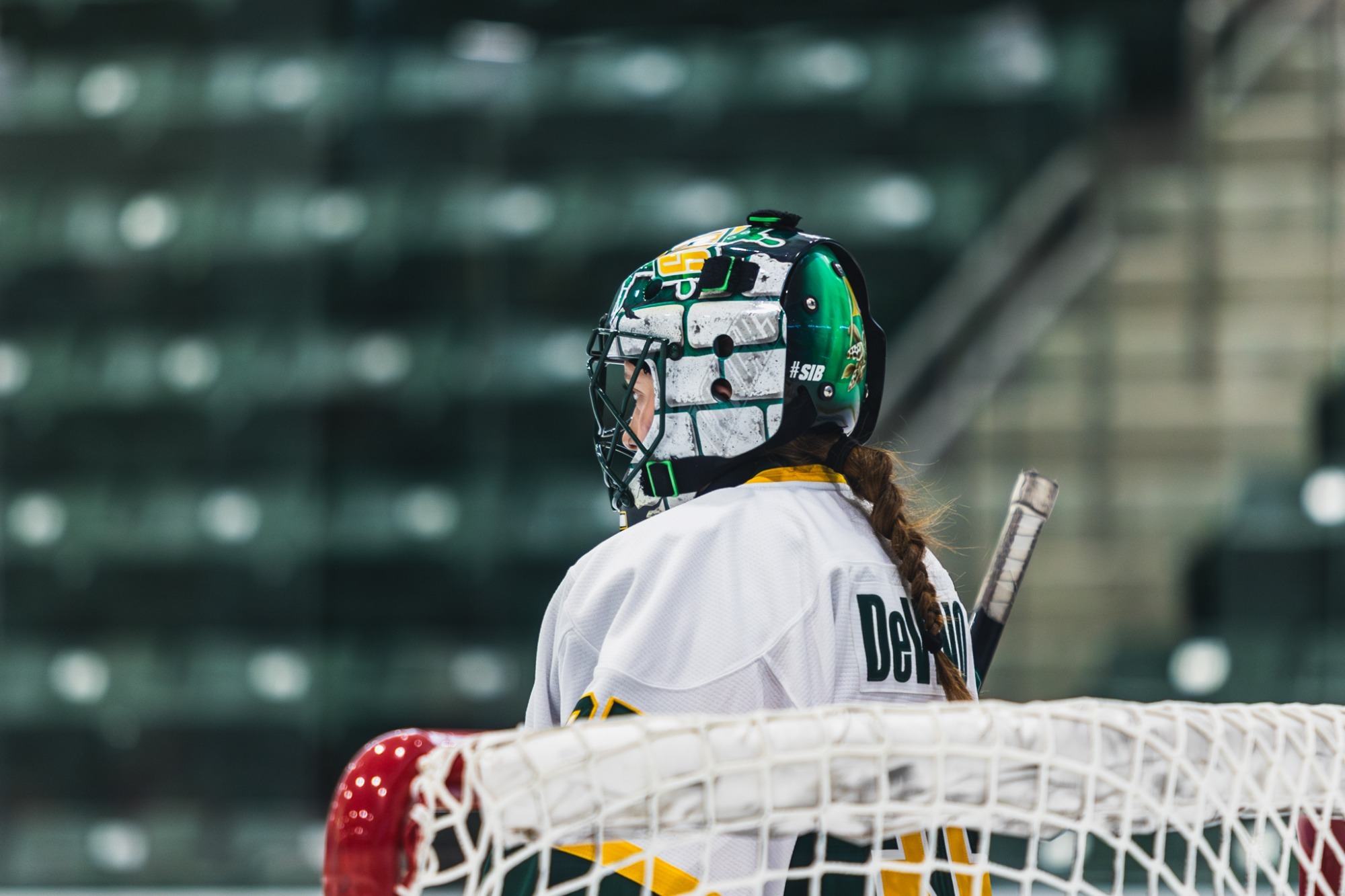 Mia DeVivo womens hockey